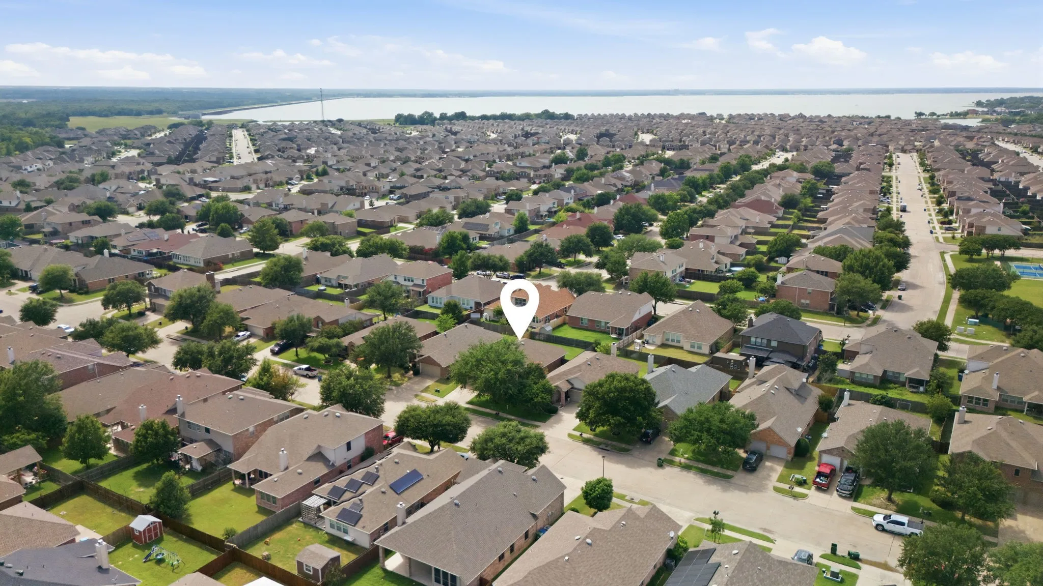 Single Family Residence For Sale in Kaufman County , 1018 Kimbro Drive, Forney, Texas 75126, 4 Bedroom, 2 Bathroom, 2 Garage spaces, 1,828 Sqft, built in 2005, mls#21291071, Real Estate Agent in Forney, Homes For Sale in Kaufman county, Homes For Sale in Forney, Realtor in Forney Texas, Real Estate Brokerage Independent Realty Texas, Luminita Cordes Realtor