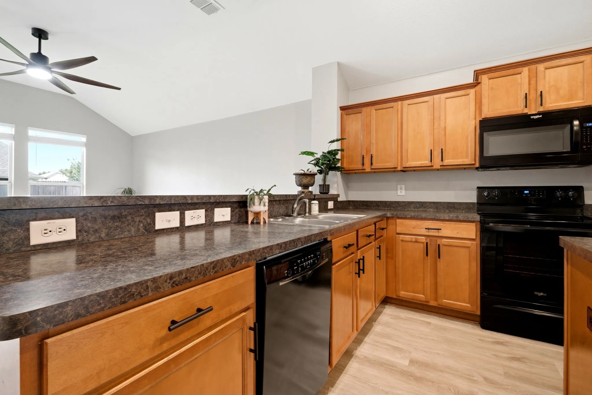 Single Family Residence For Sale in Kaufman County , 1018 Kimbro Drive, Forney, Texas 75126, 4 Bedroom, 2 Bathroom, 2 Garage spaces, 1,828 Sqft, built in 2005, mls#21291071, Real Estate Agent in Forney, Homes For Sale in Kaufman county, Homes For Sale in Forney, Realtor in Forney Texas, Real Estate Brokerage Independent Realty Texas, Luminita Cordes Realtor