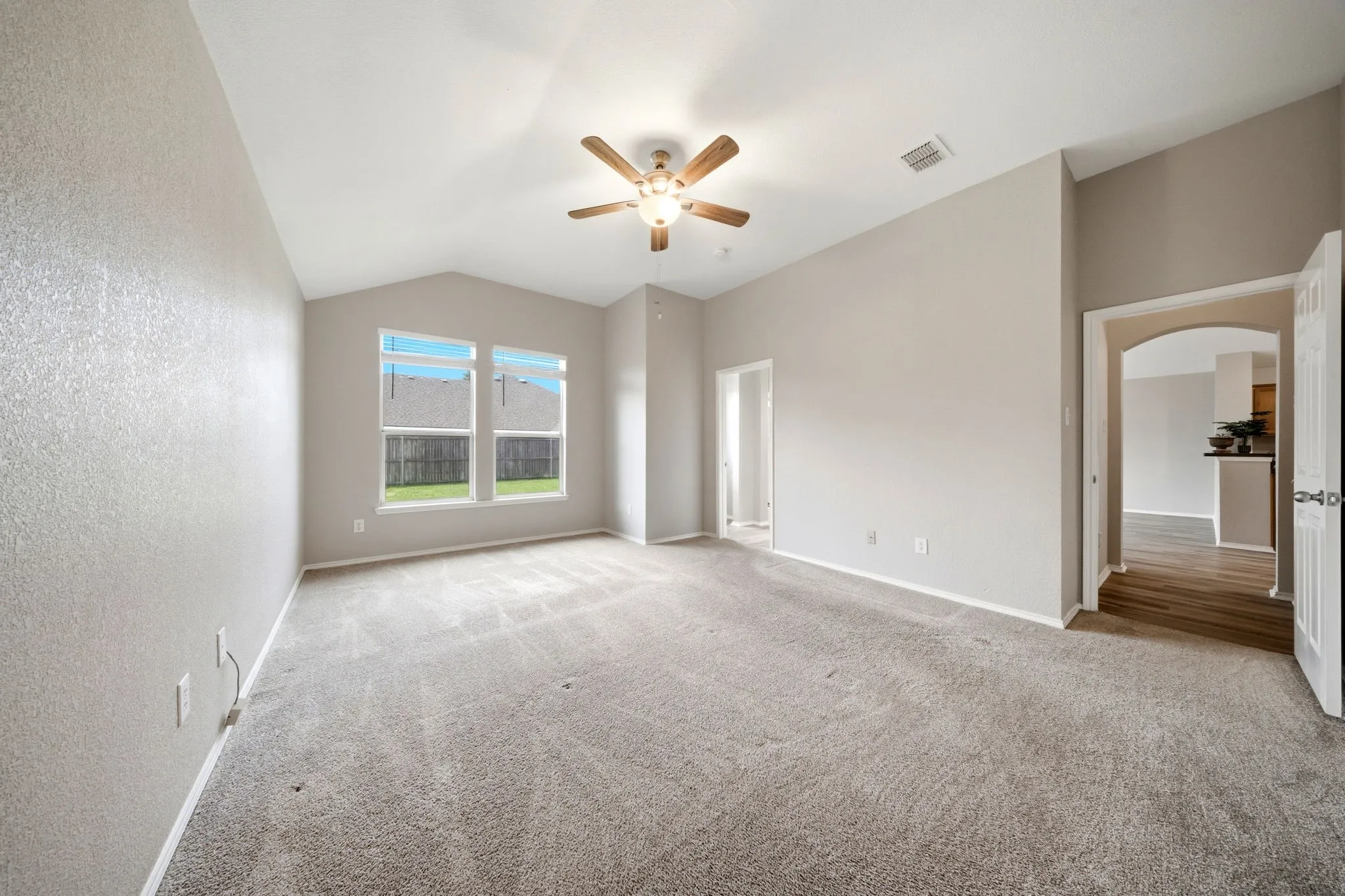 Single Family Residence For Sale in Kaufman County , 1018 Kimbro Drive, Forney, Texas 75126, 4 Bedroom, 2 Bathroom, 2 Garage spaces, 1,828 Sqft, built in 2005, mls#21291071, Real Estate Agent in Forney, Homes For Sale in Kaufman county, Homes For Sale in Forney, Realtor in Forney Texas, Real Estate Brokerage Independent Realty Texas, Luminita Cordes Realtor