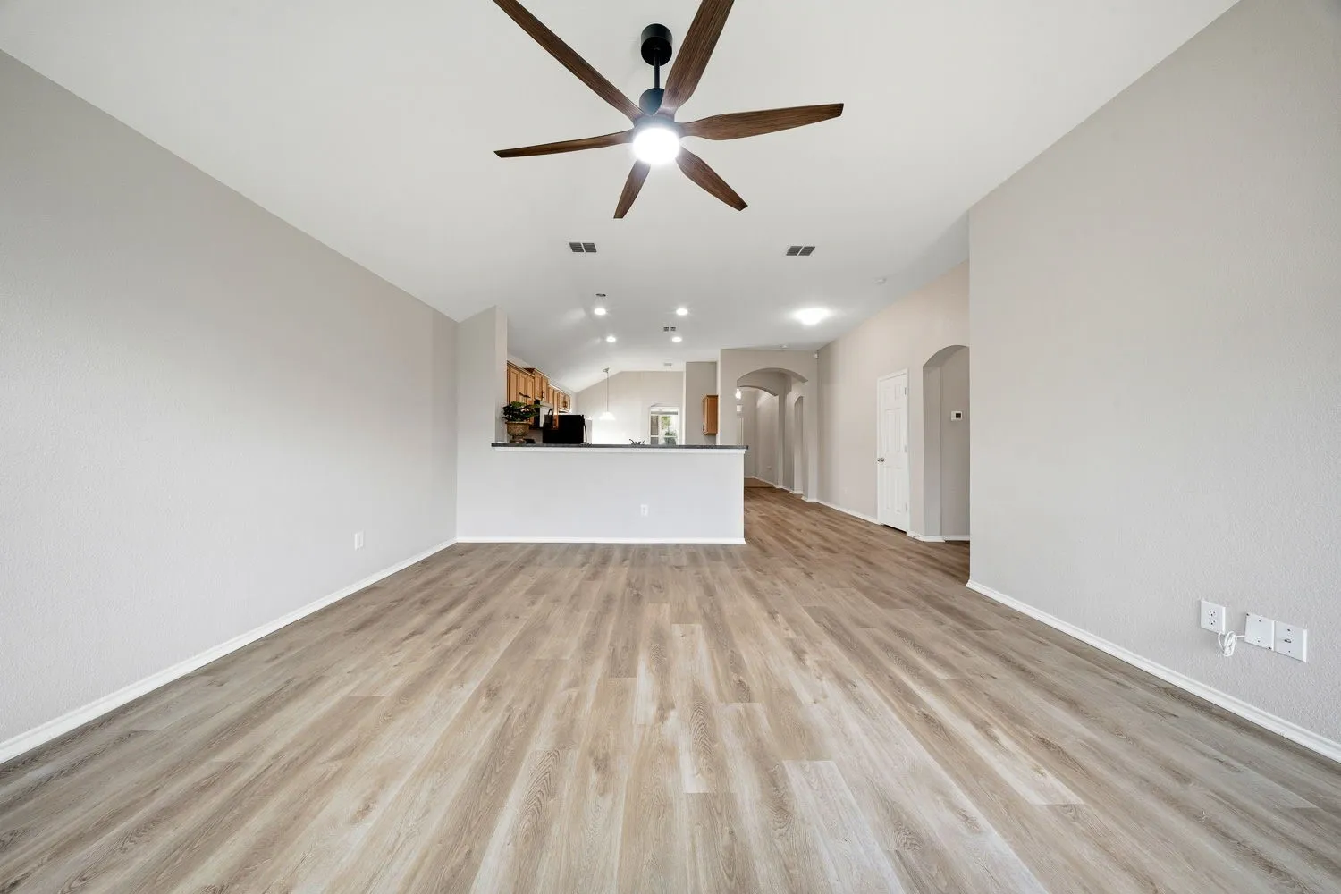 Single Family Residence For Sale in Kaufman County , 1018 Kimbro Drive, Forney, Texas 75126, 4 Bedroom, 2 Bathroom, 2 Garage spaces, 1,828 Sqft, built in 2005, mls#21291071, Real Estate Agent in Forney, Homes For Sale in Kaufman county, Homes For Sale in Forney, Realtor in Forney Texas, Real Estate Brokerage Independent Realty Texas, Luminita Cordes Realtor