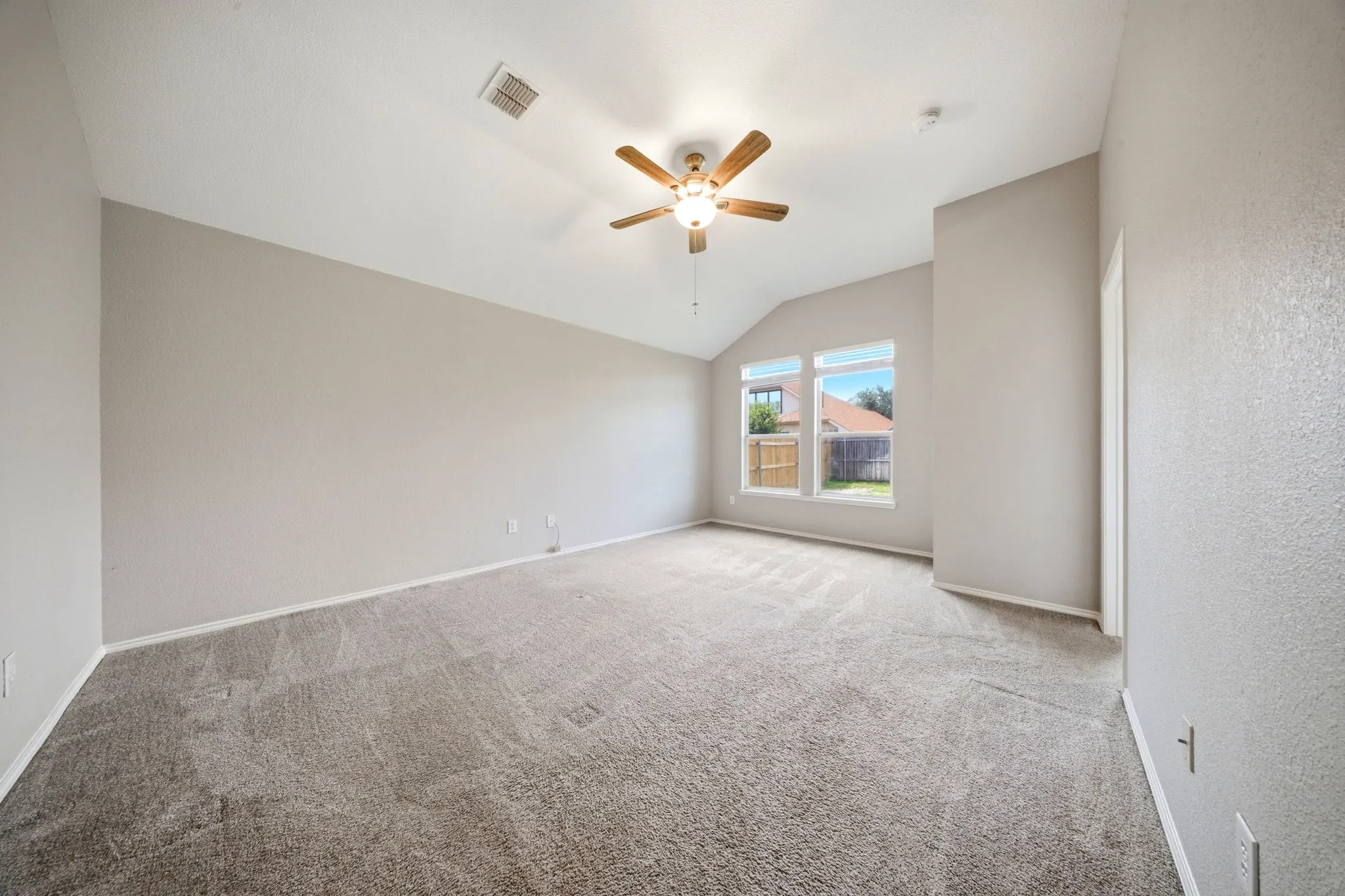 Single Family Residence For Sale in Kaufman County , 1018 Kimbro Drive, Forney, Texas 75126, 4 Bedroom, 2 Bathroom, 2 Garage spaces, 1,828 Sqft, built in 2005, mls#21291071, Real Estate Agent in Forney, Homes For Sale in Kaufman county, Homes For Sale in Forney, Realtor in Forney Texas, Real Estate Brokerage Independent Realty Texas, Luminita Cordes Realtor