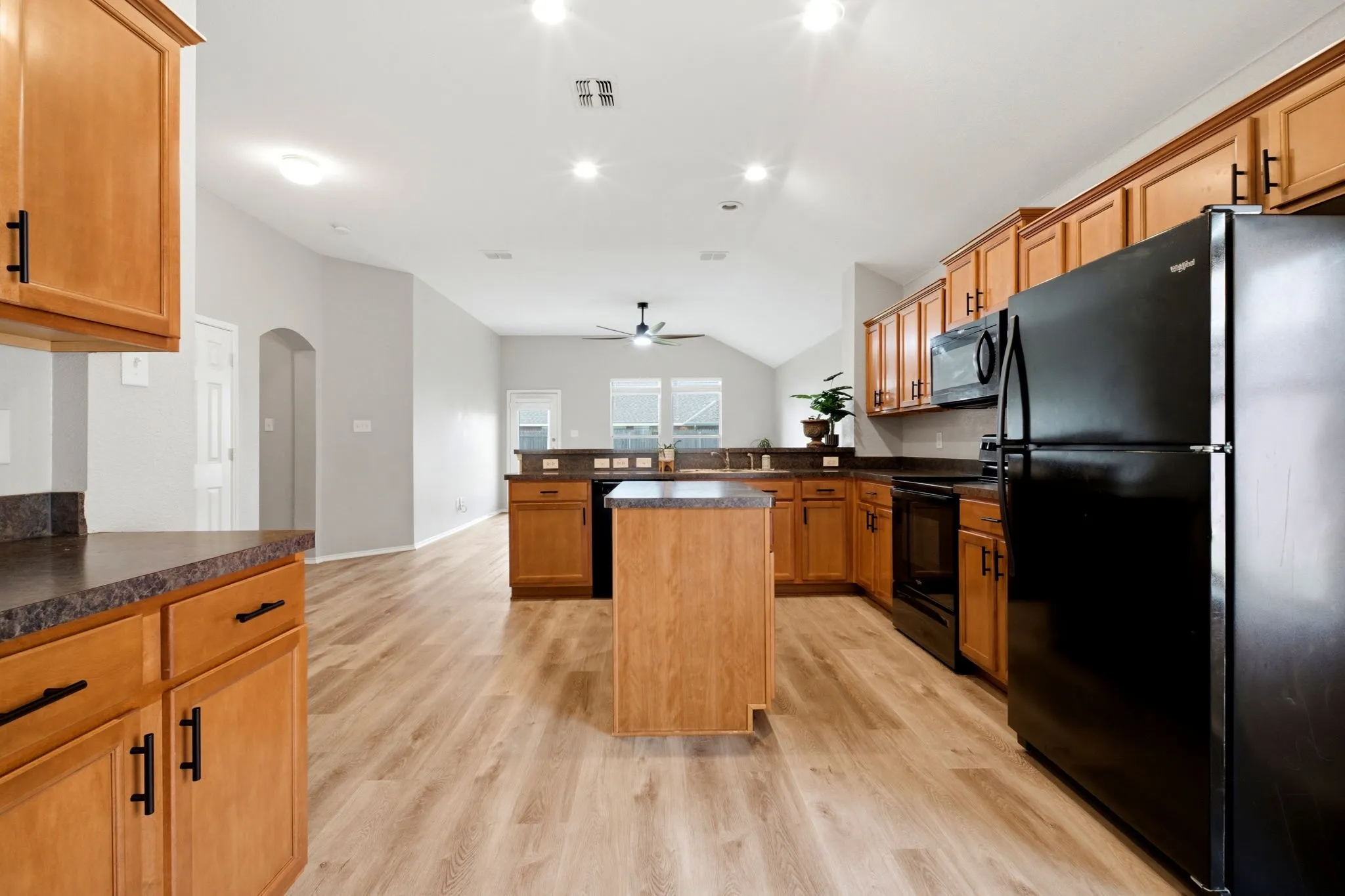 Single Family Residence For Sale in Kaufman County , 1018 Kimbro Drive, Forney, Texas 75126, 4 Bedroom, 2 Bathroom, 2 Garage spaces, 1,828 Sqft, built in 2005, mls#21291071, Real Estate Agent in Forney, Homes For Sale in Kaufman county, Homes For Sale in Forney, Realtor in Forney Texas, Real Estate Brokerage Independent Realty Texas, Luminita Cordes Realtor