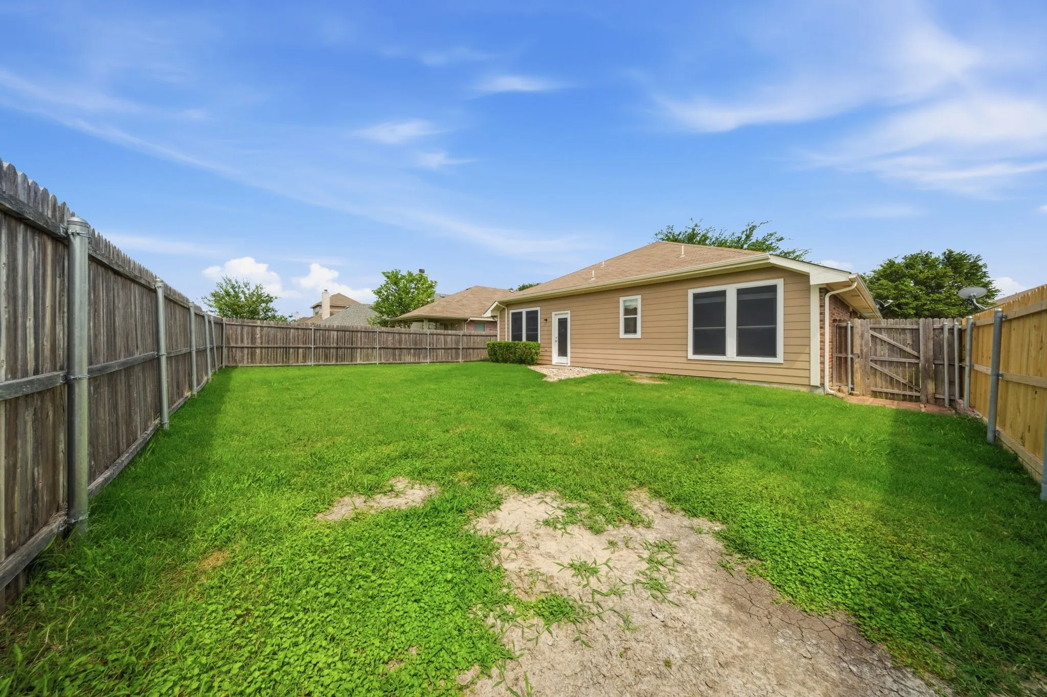 Single Family Residence For Sale in Kaufman County , 1018 Kimbro Drive, Forney, Texas 75126, 4 Bedroom, 2 Bathroom, 2 Garage spaces, 1,828 Sqft, built in 2005, mls#21291071, Real Estate Agent in Forney, Homes For Sale in Kaufman county, Homes For Sale in Forney, Realtor in Forney Texas, Real Estate Brokerage Independent Realty Texas, Luminita Cordes Realtor