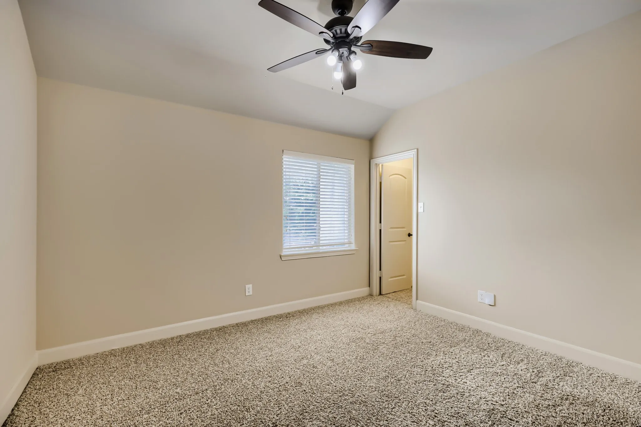 Single Family Residence For Sale in Collin County , 710 Calaveras Court, Prosper, Texas 75078, 5 Bedroom, 4 Bathroom, 3 Garage spaces, 3,834 Sqft, built in 2007, mls#21256385, Real Estate Agent in Prosper, Homes For Sale in Collin county, Homes For Sale in Prosper, Realtor in Prosper Texas, Real Estate Brokerage Independent Realty Texas, Luminita Cordes Realtor