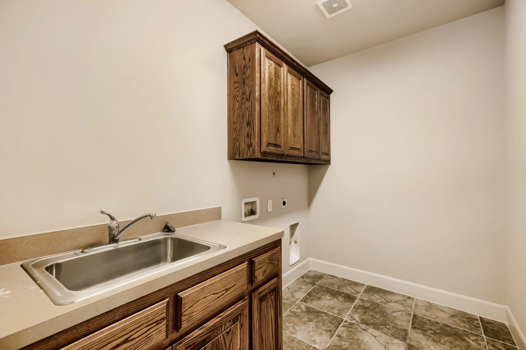Single Family Residence For Sale in Collin County , 710 Calaveras Court, Prosper, Texas 75078, 5 Bedroom, 4 Bathroom, 3 Garage spaces, 3,834 Sqft, built in 2007, mls#21256385, Real Estate Agent in Prosper, Homes For Sale in Collin county, Homes For Sale in Prosper, Realtor in Prosper Texas, Real Estate Brokerage Independent Realty Texas, Luminita Cordes Realtor