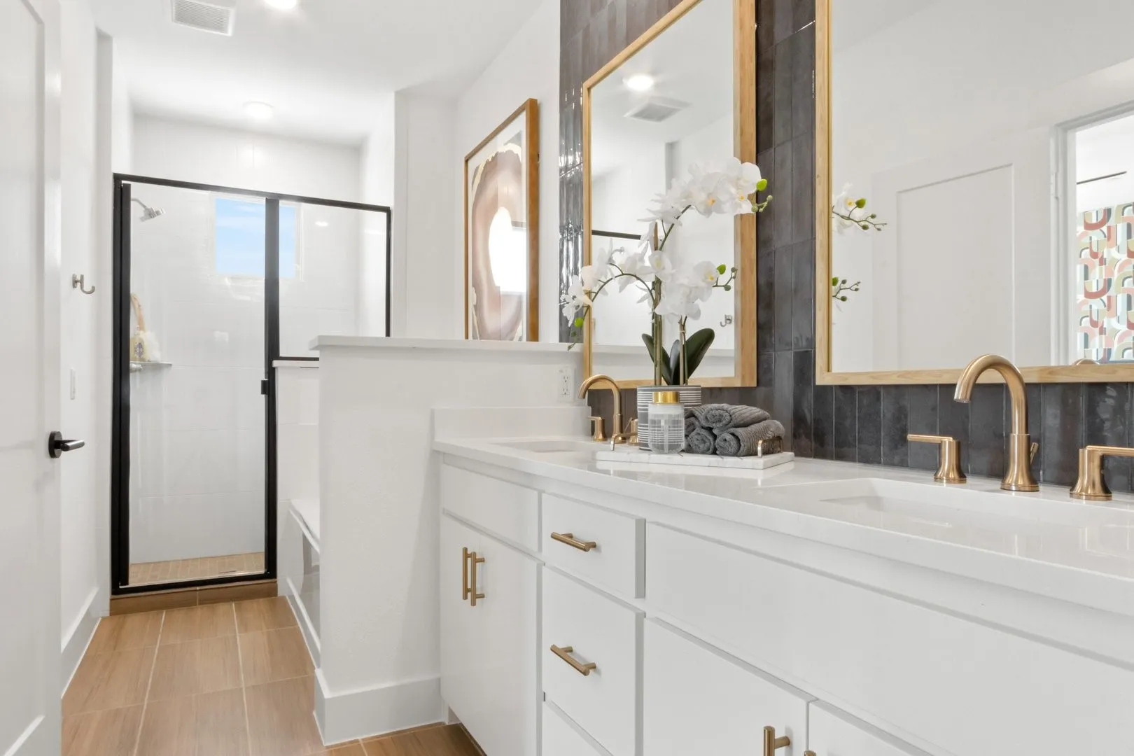 024-1805ParkviewDrive-Melissa-TX-75454-PrimaryBathroom.jpg-SMALL