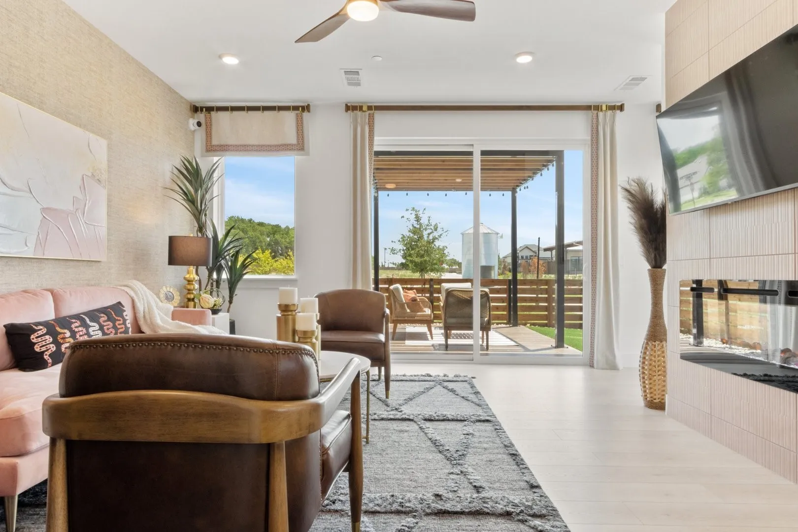 010-1805ParkviewDrive-Melissa-TX-75454-Living.jpg-SMALL
