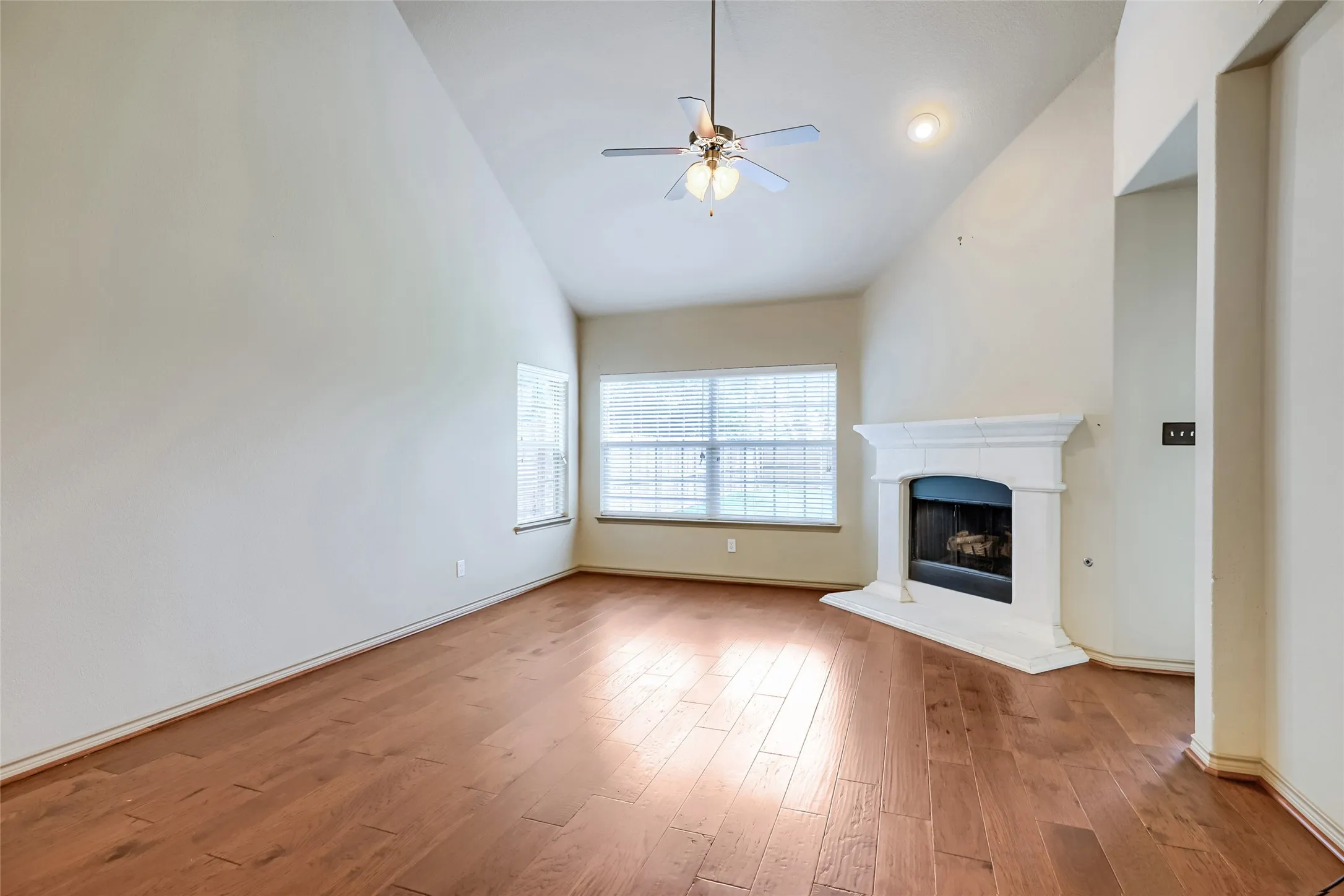 Single Family Residence For Sale in Collin County , 4105 Plymouth Drive, Mc Kinney, Texas 75070, 5 Bedroom, 3 Bathroom, Garage spaces, 2,933 Sqft, built in 2011, mls#21261587, Real Estate Agent in Mc Kinney, Homes For Sale in Collin county, Homes For Sale in Mc Kinney, Realtor in Mc Kinney Texas, Real Estate Brokerage Independent Realty Texas, Luminita Cordes Realtor