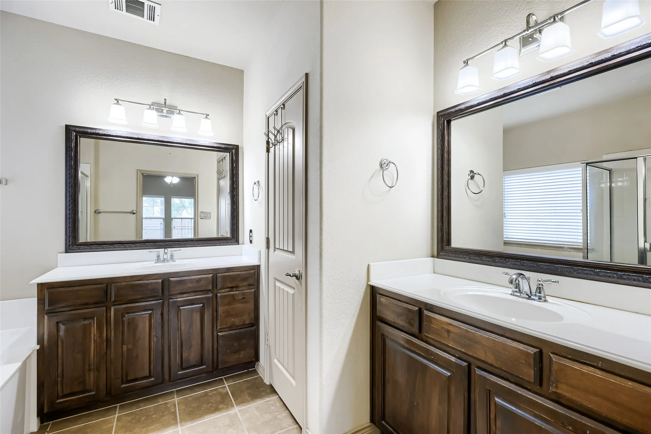 Single Family Residence For Sale in Collin County , 4105 Plymouth Drive, Mc Kinney, Texas 75070, 5 Bedroom, 3 Bathroom, Garage spaces, 2,933 Sqft, built in 2011, mls#21261587, Real Estate Agent in Mc Kinney, Homes For Sale in Collin county, Homes For Sale in Mc Kinney, Realtor in Mc Kinney Texas, Real Estate Brokerage Independent Realty Texas, Luminita Cordes Realtor