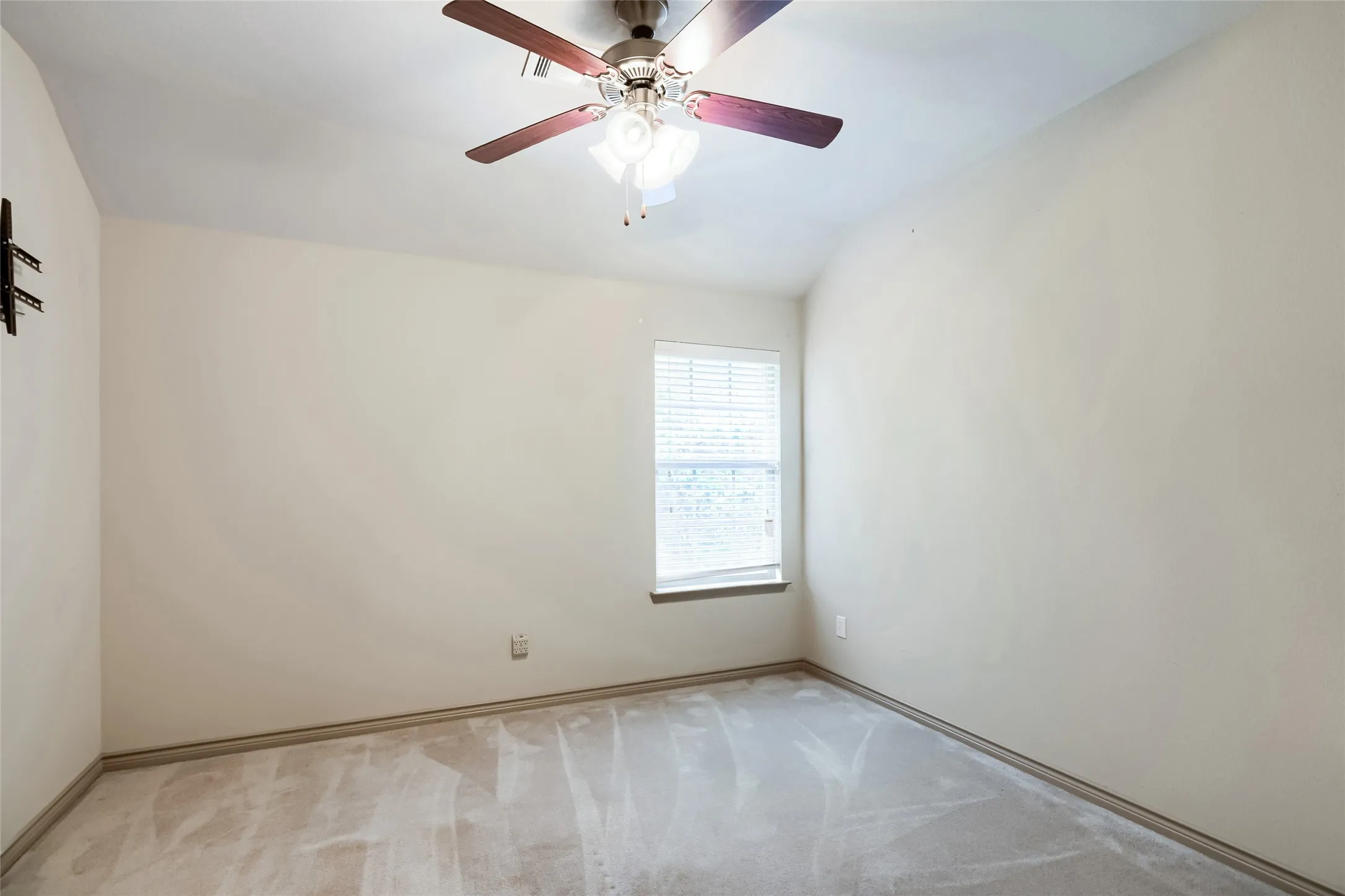 Single Family Residence For Sale in Collin County , 4105 Plymouth Drive, Mc Kinney, Texas 75070, 5 Bedroom, 3 Bathroom, Garage spaces, 2,933 Sqft, built in 2011, mls#21261587, Real Estate Agent in Mc Kinney, Homes For Sale in Collin county, Homes For Sale in Mc Kinney, Realtor in Mc Kinney Texas, Real Estate Brokerage Independent Realty Texas, Luminita Cordes Realtor