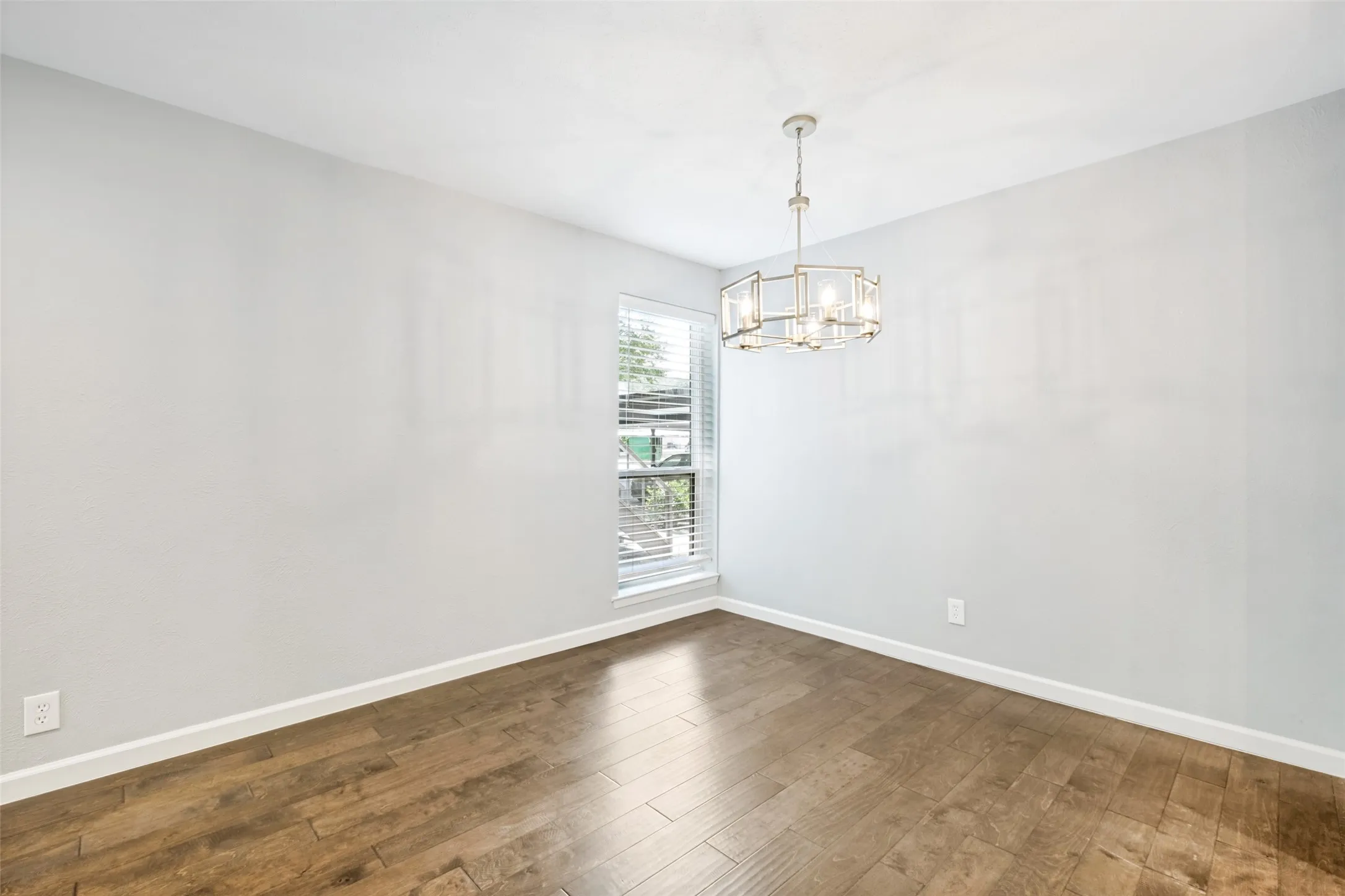 Condominium For Sale in Dallas County , 4933 Skillman Street 149, Dallas, Texas 75206, 2 Bedroom, 2 Bathroom, Garage spaces, 1,146 Sqft, built in 1970, mls#21293288, Real Estate Agent in Dallas, Homes For Sale in Dallas county, Homes For Sale in Dallas, Realtor in Dallas Texas, Real Estate Brokerage Independent Realty Texas, Luminita Cordes Realtor