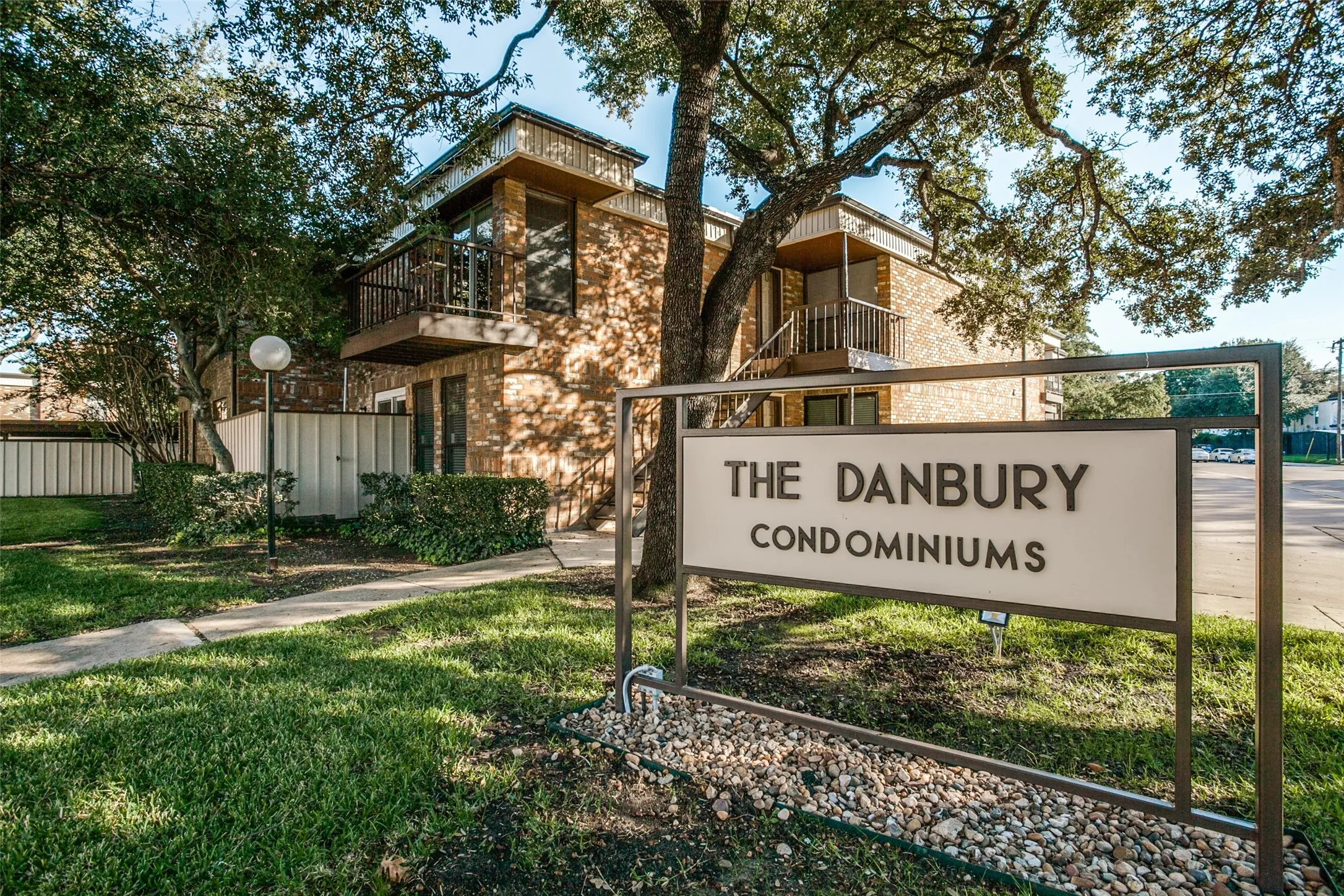 Condominium For Sale in Dallas County , 4933 Skillman Street 149, Dallas, Texas 75206, 2 Bedroom, 2 Bathroom, Garage spaces, 1,146 Sqft, built in 1970, mls#21293288, Real Estate Agent in Dallas, Homes For Sale in Dallas county, Homes For Sale in Dallas, Realtor in Dallas Texas, Real Estate Brokerage Independent Realty Texas, Luminita Cordes Realtor