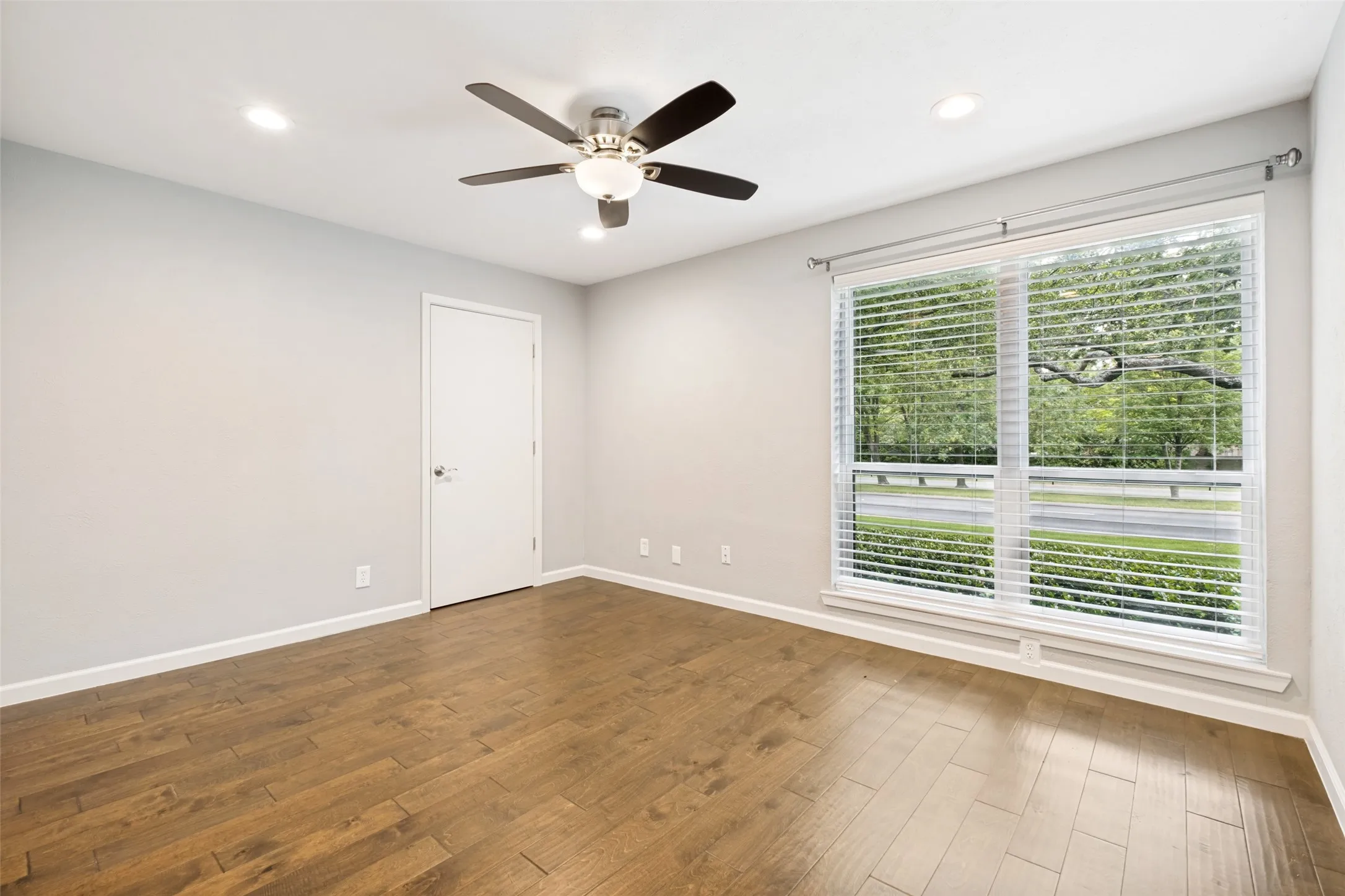 Condominium For Sale in Dallas County , 4933 Skillman Street 149, Dallas, Texas 75206, 2 Bedroom, 2 Bathroom, Garage spaces, 1,146 Sqft, built in 1970, mls#21293288, Real Estate Agent in Dallas, Homes For Sale in Dallas county, Homes For Sale in Dallas, Realtor in Dallas Texas, Real Estate Brokerage Independent Realty Texas, Luminita Cordes Realtor