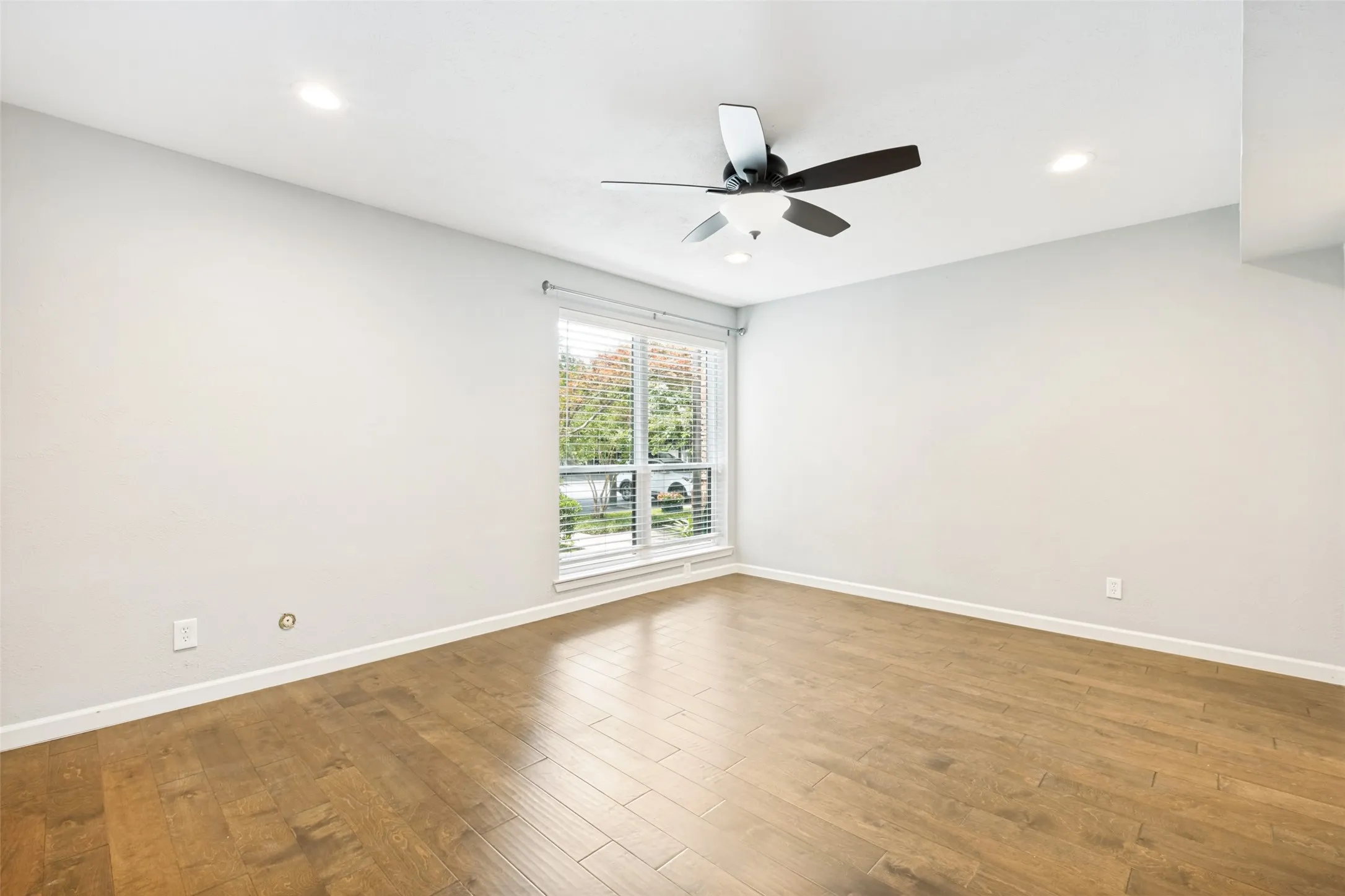 Condominium For Sale in Dallas County , 4933 Skillman Street 149, Dallas, Texas 75206, 2 Bedroom, 2 Bathroom, Garage spaces, 1,146 Sqft, built in 1970, mls#21293288, Real Estate Agent in Dallas, Homes For Sale in Dallas county, Homes For Sale in Dallas, Realtor in Dallas Texas, Real Estate Brokerage Independent Realty Texas, Luminita Cordes Realtor