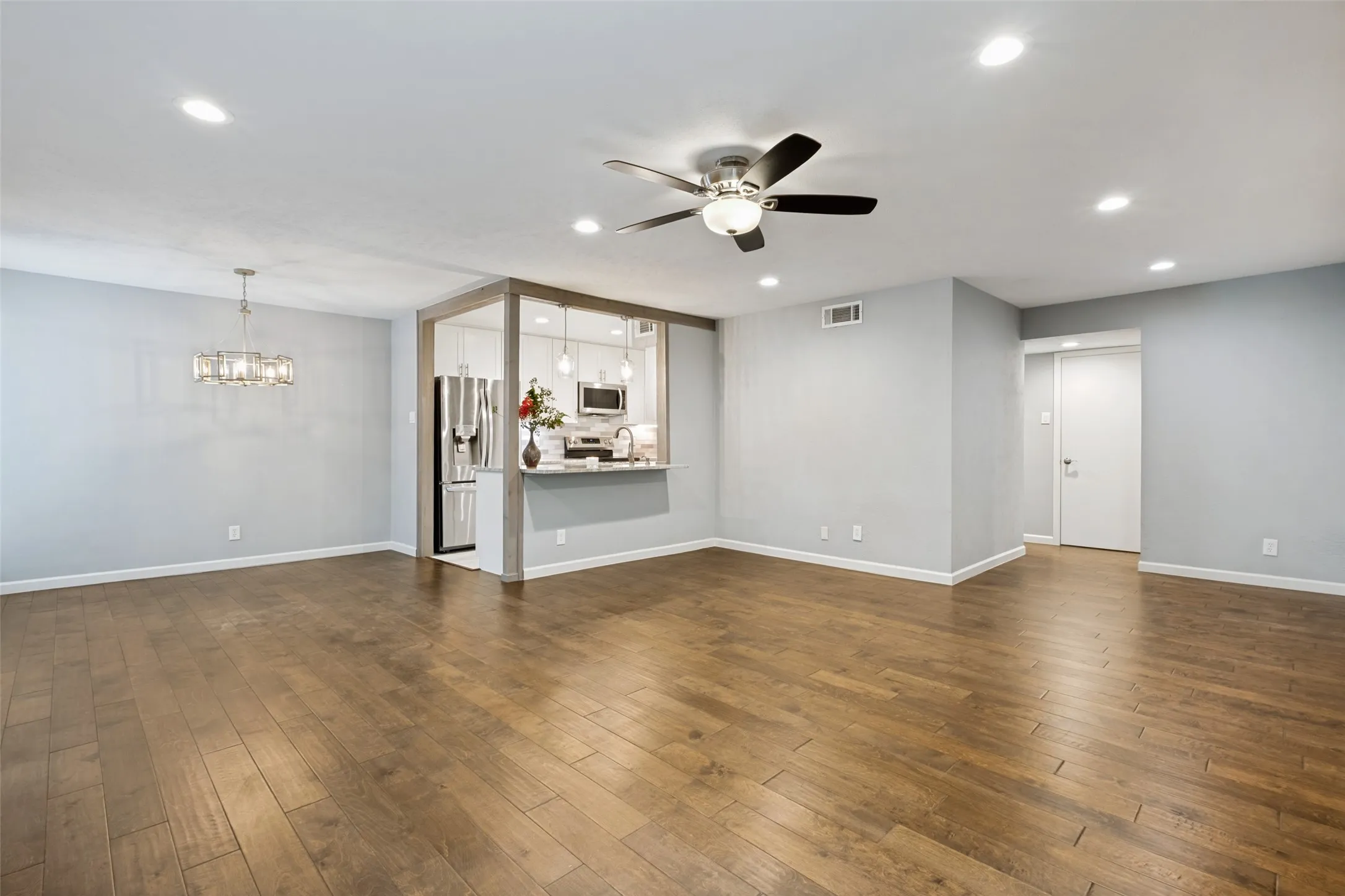 Condominium For Sale in Dallas County , 4933 Skillman Street 149, Dallas, Texas 75206, 2 Bedroom, 2 Bathroom, Garage spaces, 1,146 Sqft, built in 1970, mls#21293288, Real Estate Agent in Dallas, Homes For Sale in Dallas county, Homes For Sale in Dallas, Realtor in Dallas Texas, Real Estate Brokerage Independent Realty Texas, Luminita Cordes Realtor