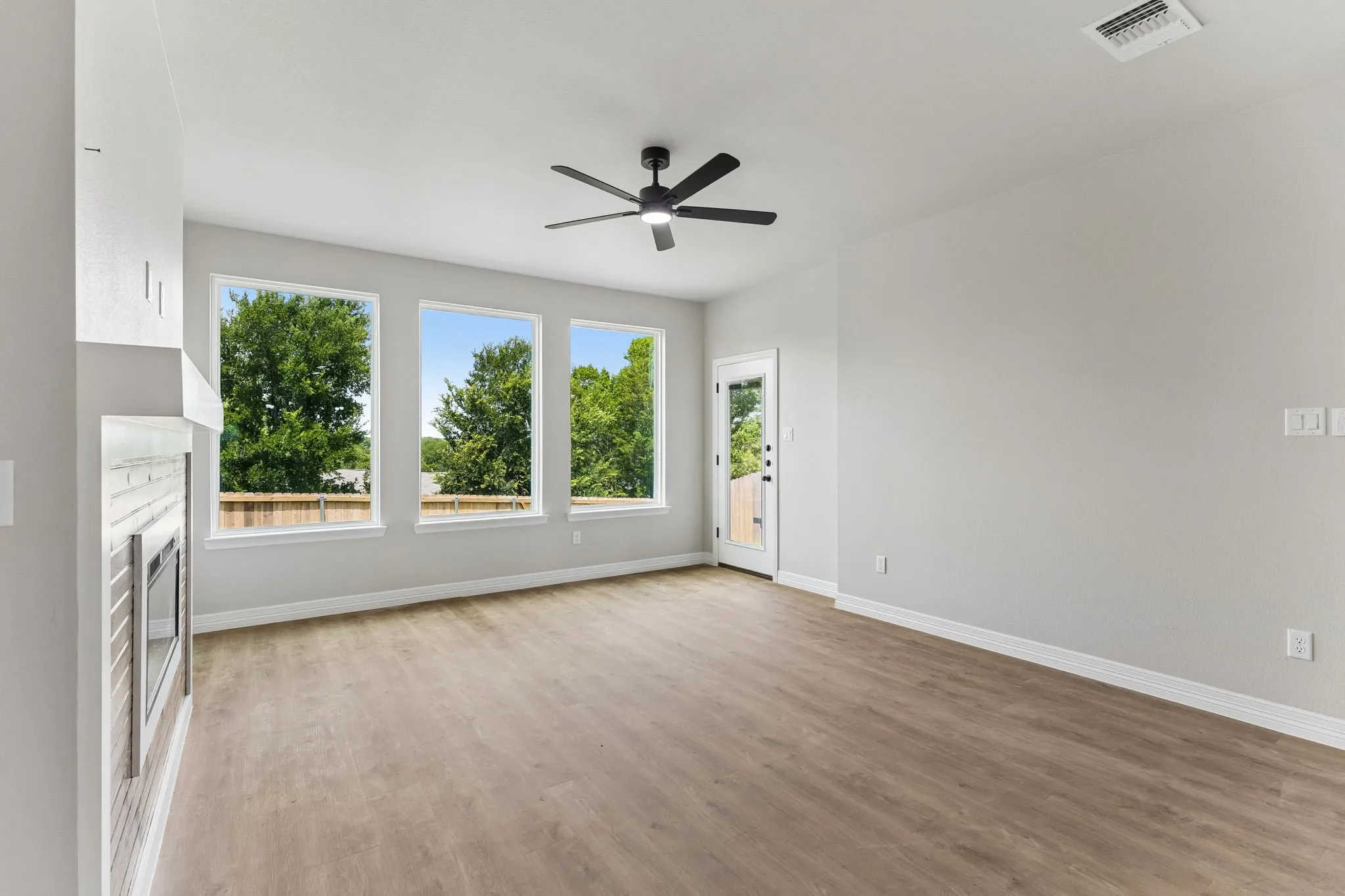 Townhouse For Sale in Bell County , 1307 Lone Pine Way, Killeen, Texas 76543, 3 Bedroom, 2 Bathroom, 1 Garage spaces, 1,339 Sqft, built in 2026, mls#21293755, Real Estate Agent in Killeen, Homes For Sale in Bell county, Homes For Sale in Killeen, Realtor in Killeen Texas, Real Estate Brokerage Independent Realty Texas, Luminita Cordes Realtor