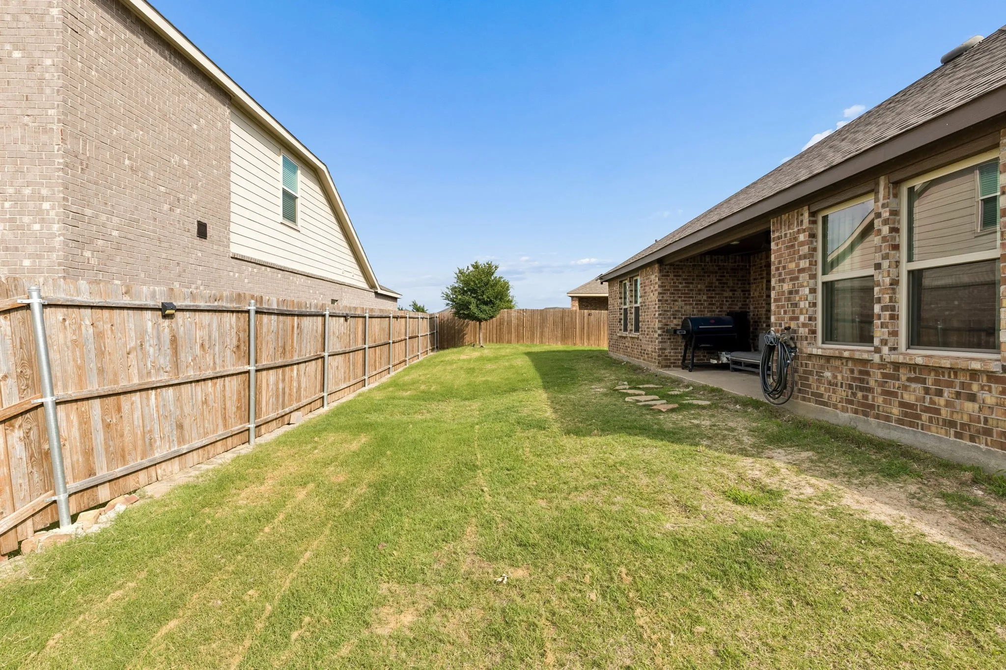 Single Family Residence For Sale in Collin County , 2009 Chisos Court, Princeton, Texas 75407, 3 Bedroom, 2 Bathroom, 2 Garage spaces, 1,653 Sqft, built in 2021, mls#21162331, Real Estate Agent in Princeton, Homes For Sale in Collin county, Homes For Sale in Princeton, Realtor in Princeton Texas, Real Estate Brokerage Independent Realty Texas, Luminita Cordes Realtor