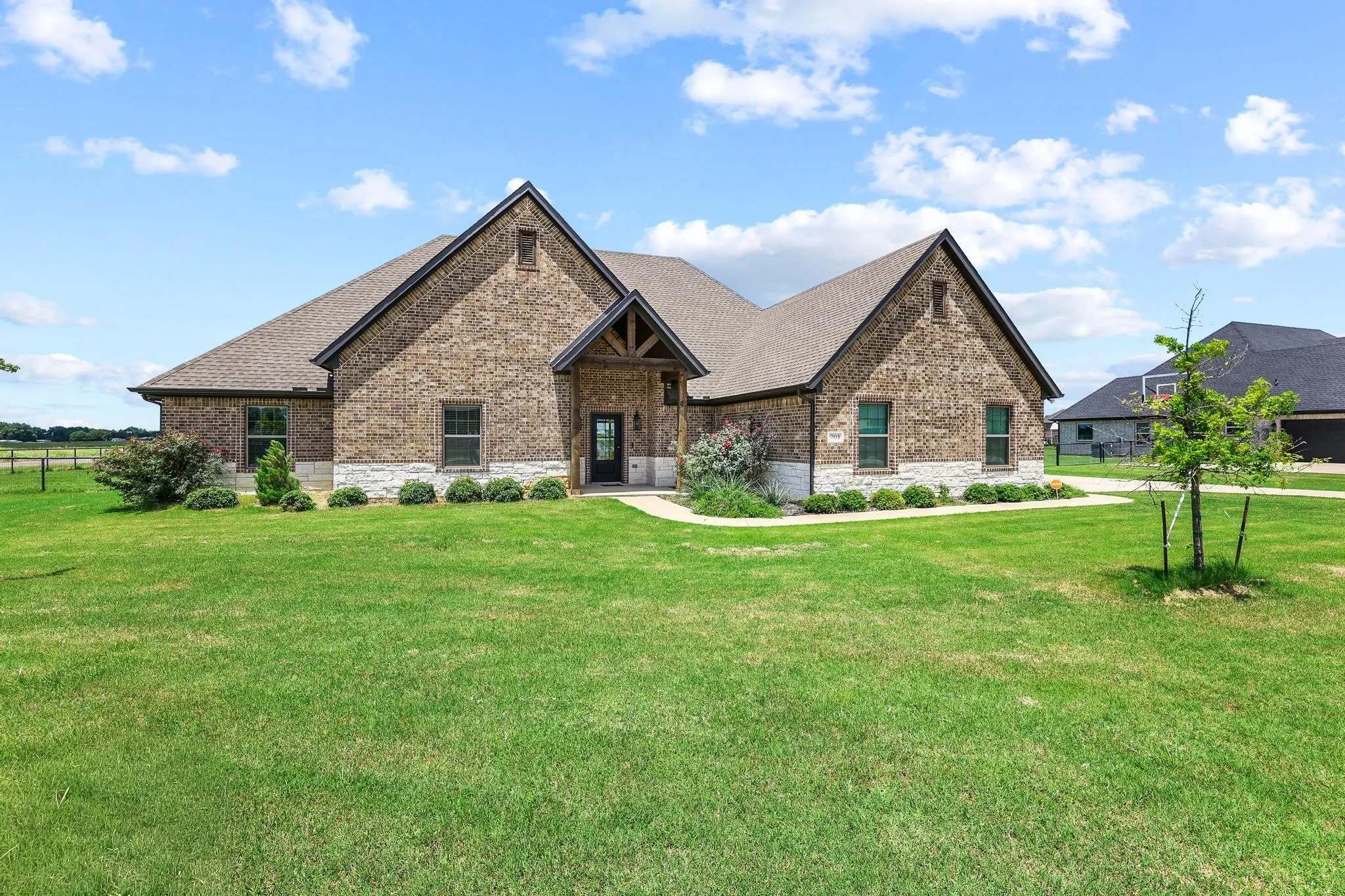 Single Family Residence For Sale in Grayson County , 701 Georgia Boulevard, Collinsville, Texas 76233, 4 Bedroom, 3 Bathroom, 2 Garage spaces, 2,634 Sqft, built in 2023, mls#21293737, Real Estate Agent in Collinsville, Homes For Sale in Grayson county, Homes For Sale in Collinsville, Realtor in Collinsville Texas, Real Estate Brokerage Independent Realty Texas, Luminita Cordes Realtor