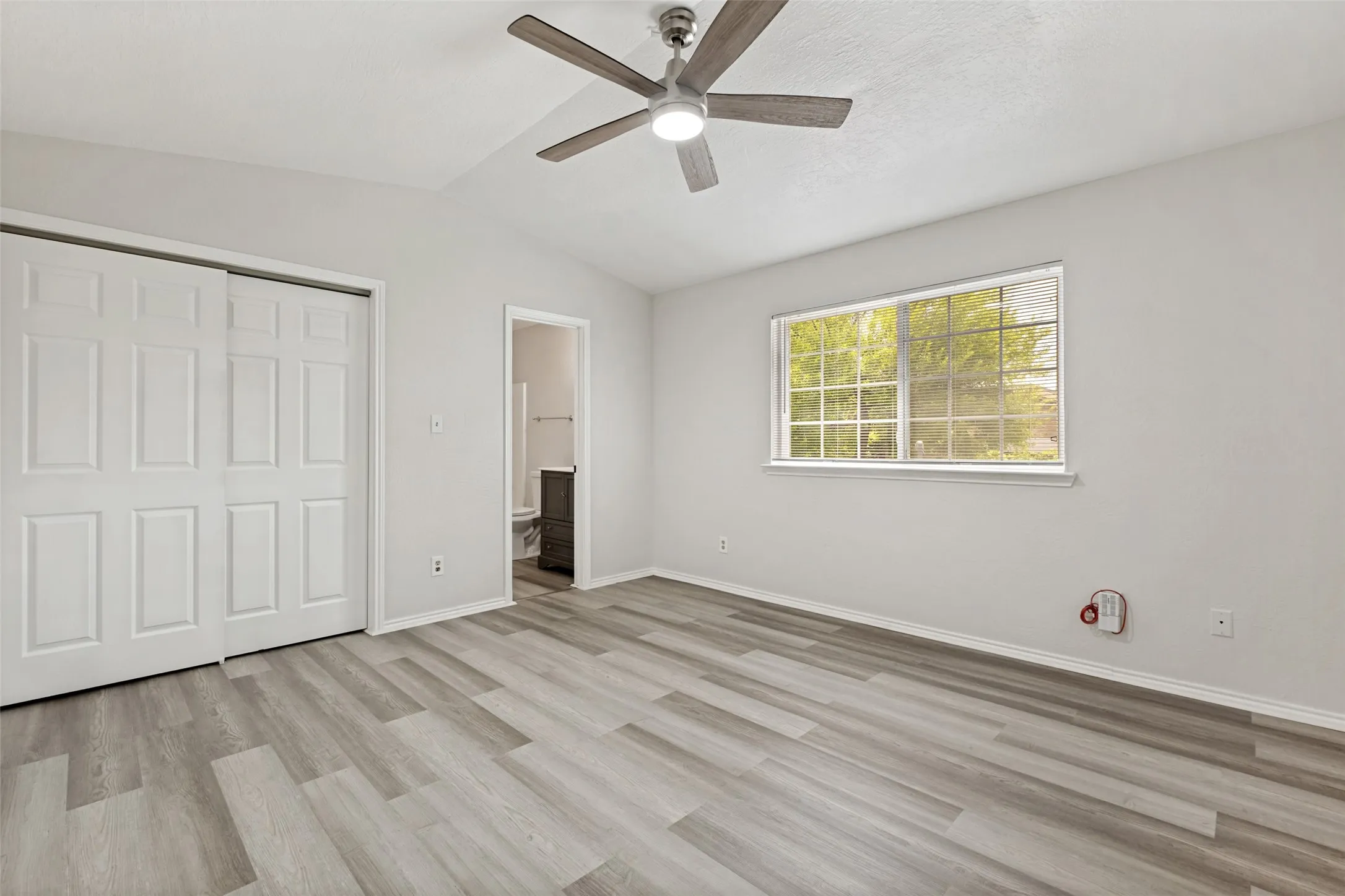 Single Family Residence For Sale in Dallas County , 709 N Madison Avenue, Dallas, Texas 75208, 3 Bedroom, 2 Bathroom, 1 Garage spaces, 1,289 Sqft, built in 1983, mls#21293720, Real Estate Agent in Dallas, Homes For Sale in Dallas county, Homes For Sale in Dallas, Realtor in Dallas Texas, Real Estate Brokerage Independent Realty Texas, Luminita Cordes Realtor