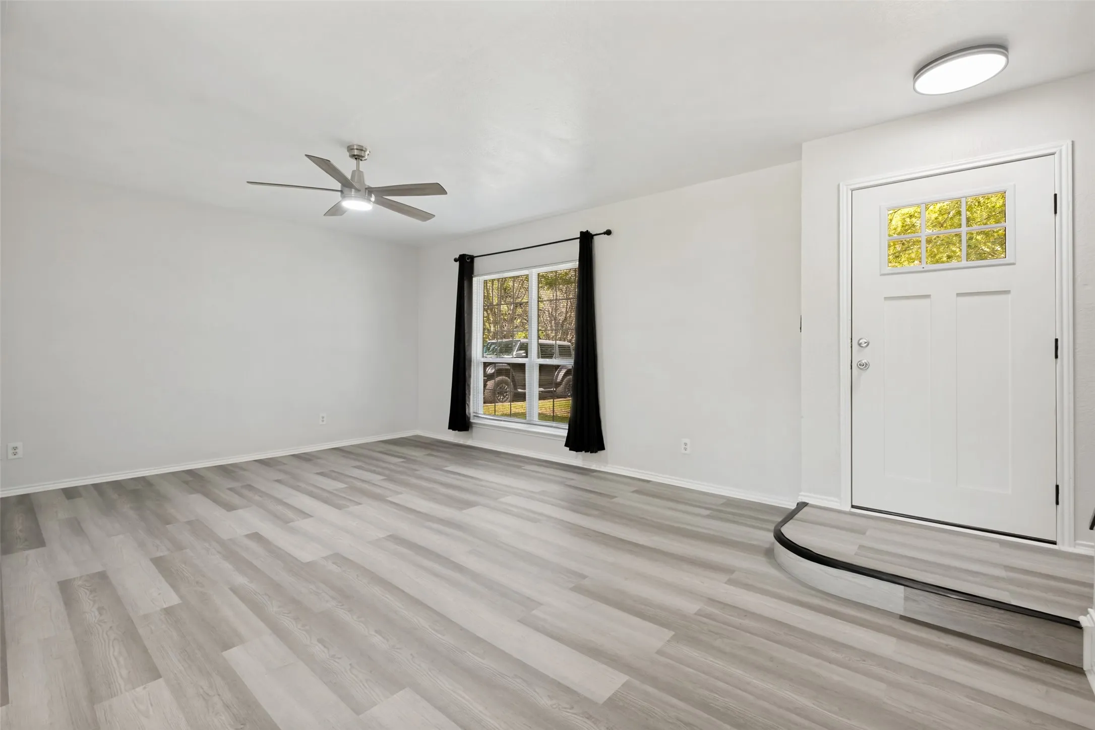 Single Family Residence For Sale in Dallas County , 709 N Madison Avenue, Dallas, Texas 75208, 3 Bedroom, 2 Bathroom, 1 Garage spaces, 1,289 Sqft, built in 1983, mls#21293720, Real Estate Agent in Dallas, Homes For Sale in Dallas county, Homes For Sale in Dallas, Realtor in Dallas Texas, Real Estate Brokerage Independent Realty Texas, Luminita Cordes Realtor