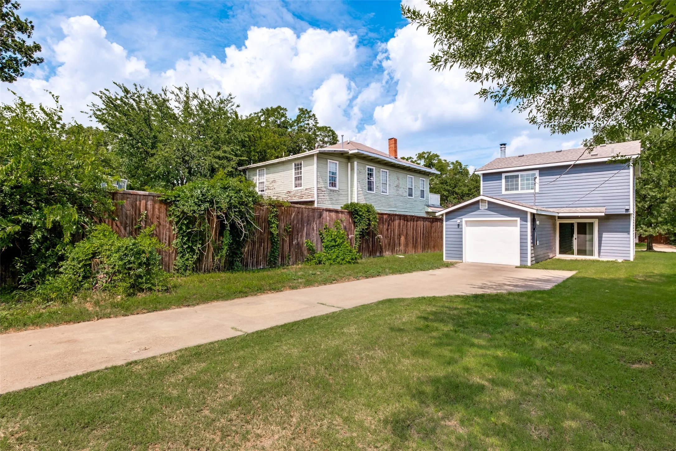 Single Family Residence For Sale in Dallas County , 709 N Madison Avenue, Dallas, Texas 75208, 3 Bedroom, 2 Bathroom, 1 Garage spaces, 1,289 Sqft, built in 1983, mls#21293720, Real Estate Agent in Dallas, Homes For Sale in Dallas county, Homes For Sale in Dallas, Realtor in Dallas Texas, Real Estate Brokerage Independent Realty Texas, Luminita Cordes Realtor