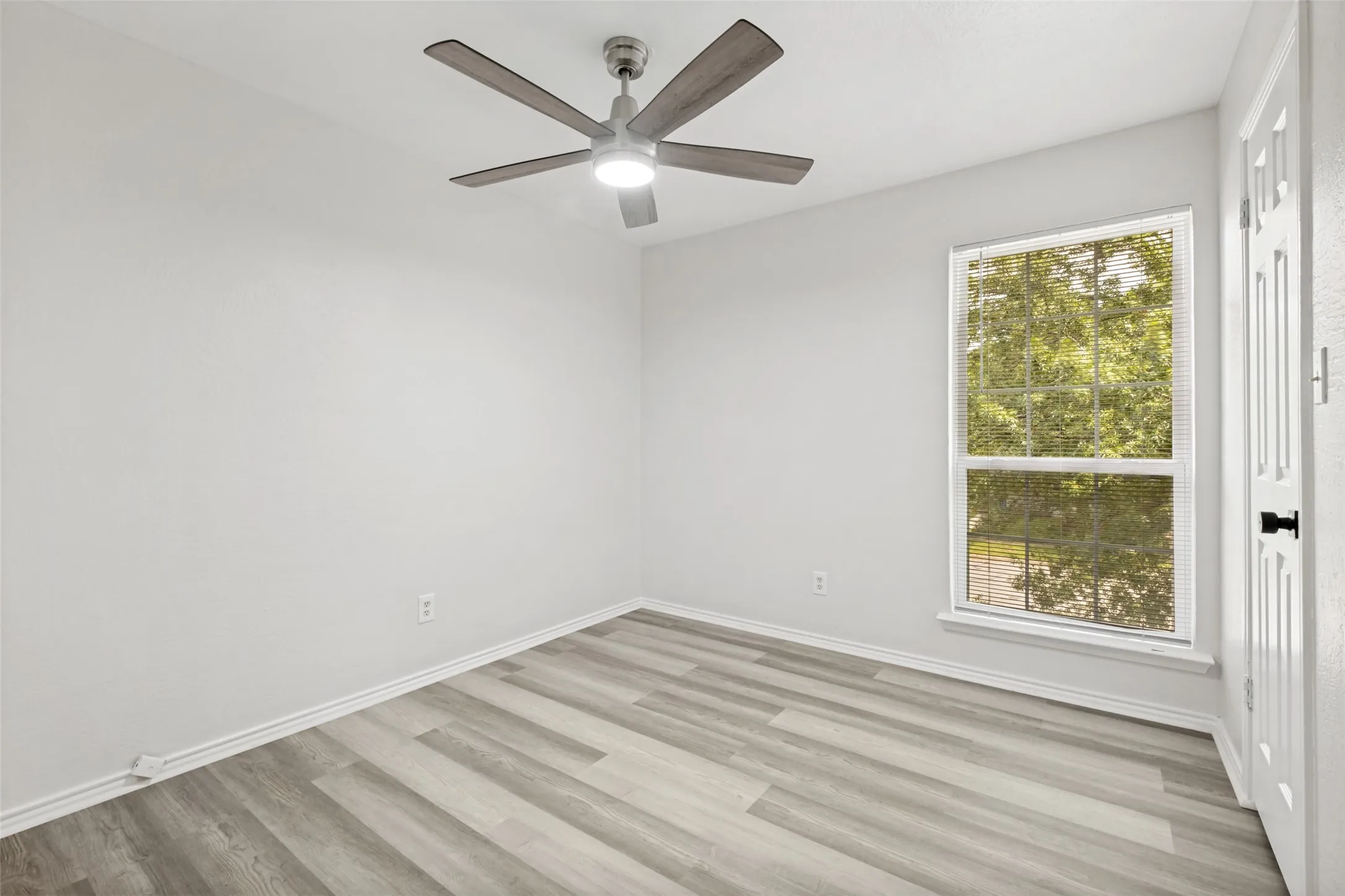 Single Family Residence For Sale in Dallas County , 709 N Madison Avenue, Dallas, Texas 75208, 3 Bedroom, 2 Bathroom, 1 Garage spaces, 1,289 Sqft, built in 1983, mls#21293720, Real Estate Agent in Dallas, Homes For Sale in Dallas county, Homes For Sale in Dallas, Realtor in Dallas Texas, Real Estate Brokerage Independent Realty Texas, Luminita Cordes Realtor