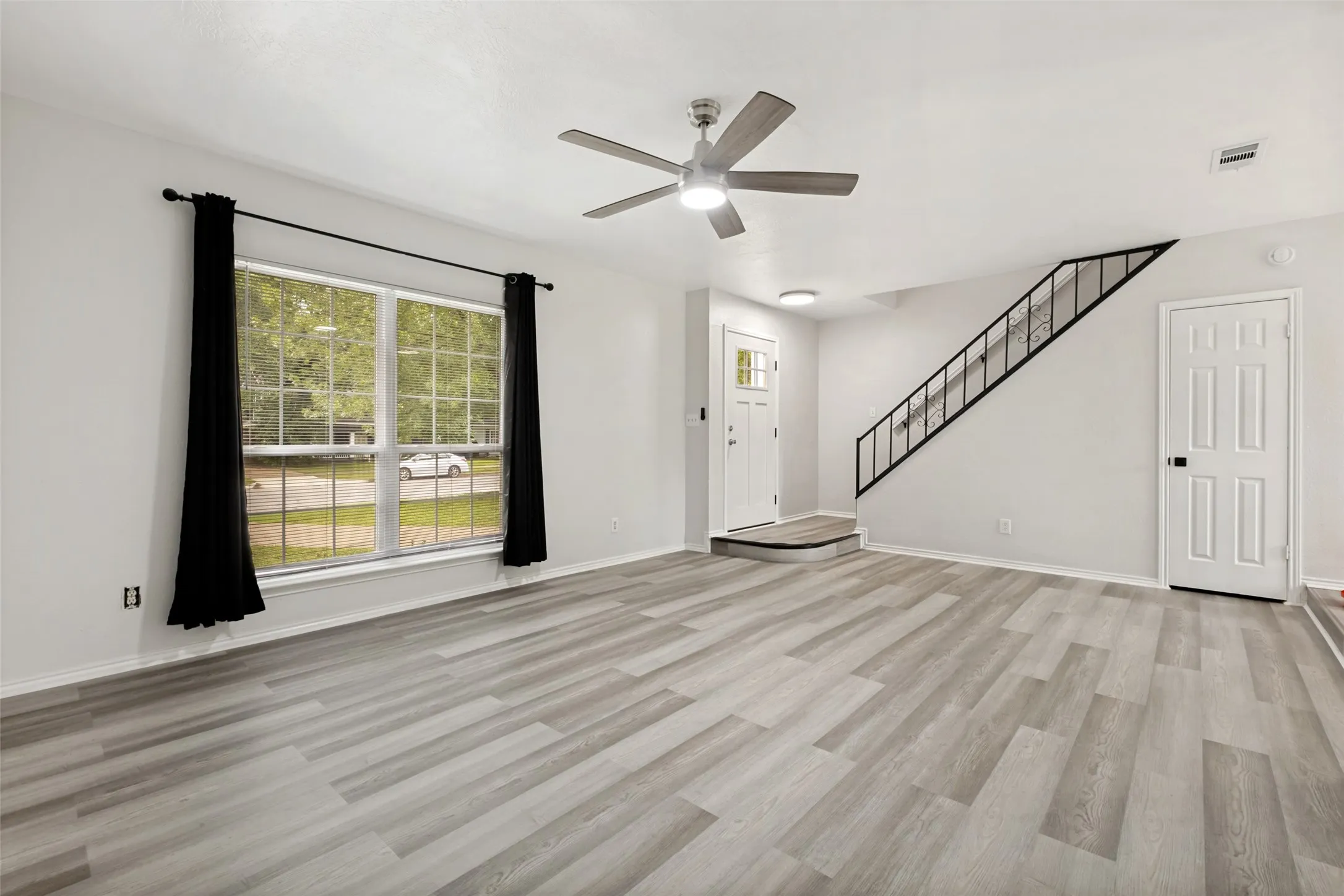 Single Family Residence For Sale in Dallas County , 709 N Madison Avenue, Dallas, Texas 75208, 3 Bedroom, 2 Bathroom, 1 Garage spaces, 1,289 Sqft, built in 1983, mls#21293720, Real Estate Agent in Dallas, Homes For Sale in Dallas county, Homes For Sale in Dallas, Realtor in Dallas Texas, Real Estate Brokerage Independent Realty Texas, Luminita Cordes Realtor