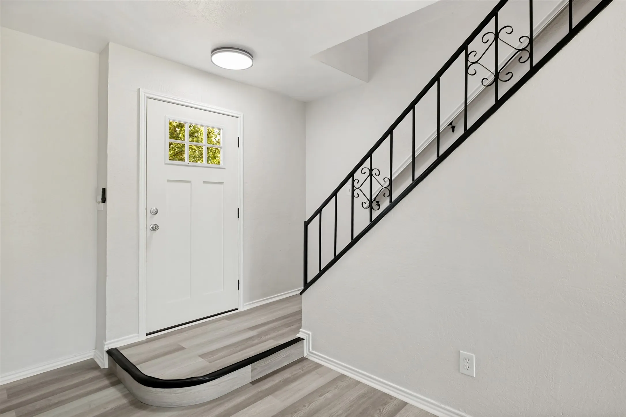 Single Family Residence For Sale in Dallas County , 709 N Madison Avenue, Dallas, Texas 75208, 3 Bedroom, 2 Bathroom, 1 Garage spaces, 1,289 Sqft, built in 1983, mls#21293720, Real Estate Agent in Dallas, Homes For Sale in Dallas county, Homes For Sale in Dallas, Realtor in Dallas Texas, Real Estate Brokerage Independent Realty Texas, Luminita Cordes Realtor