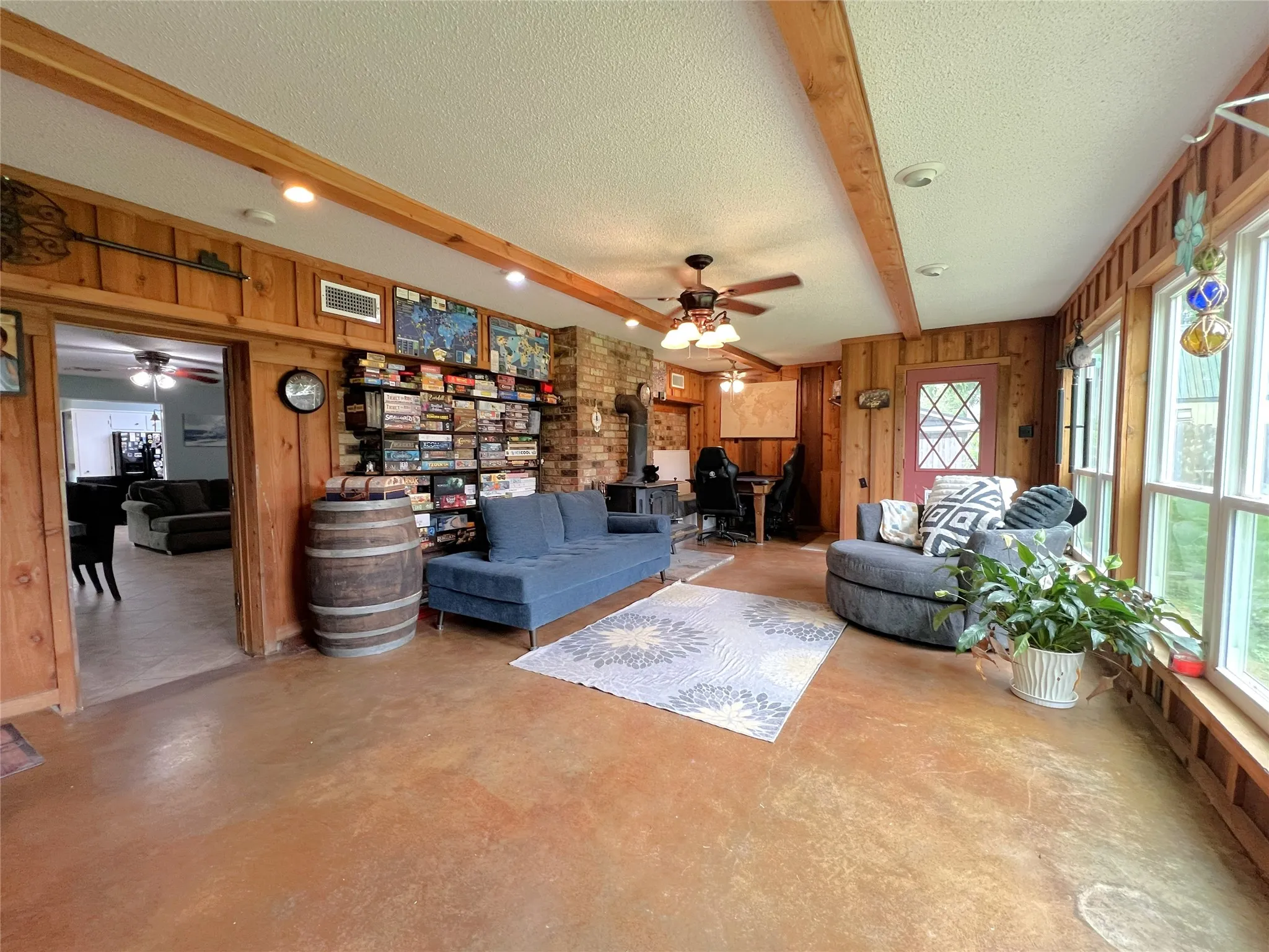 Single Family Residence For Sale in Hopkins County , 321 Merrell Drive, Sulphur Springs, Texas 75482, 5 Bedroom, 3 Bathroom, 2 Garage spaces, 3,395 Sqft, built in 1967, mls#21293384, Real Estate Agent in Sulphur Springs, Homes For Sale in Hopkins county, Homes For Sale in Sulphur Springs, Realtor in Sulphur Springs Texas, Real Estate Brokerage Independent Realty Texas, Luminita Cordes Realtor