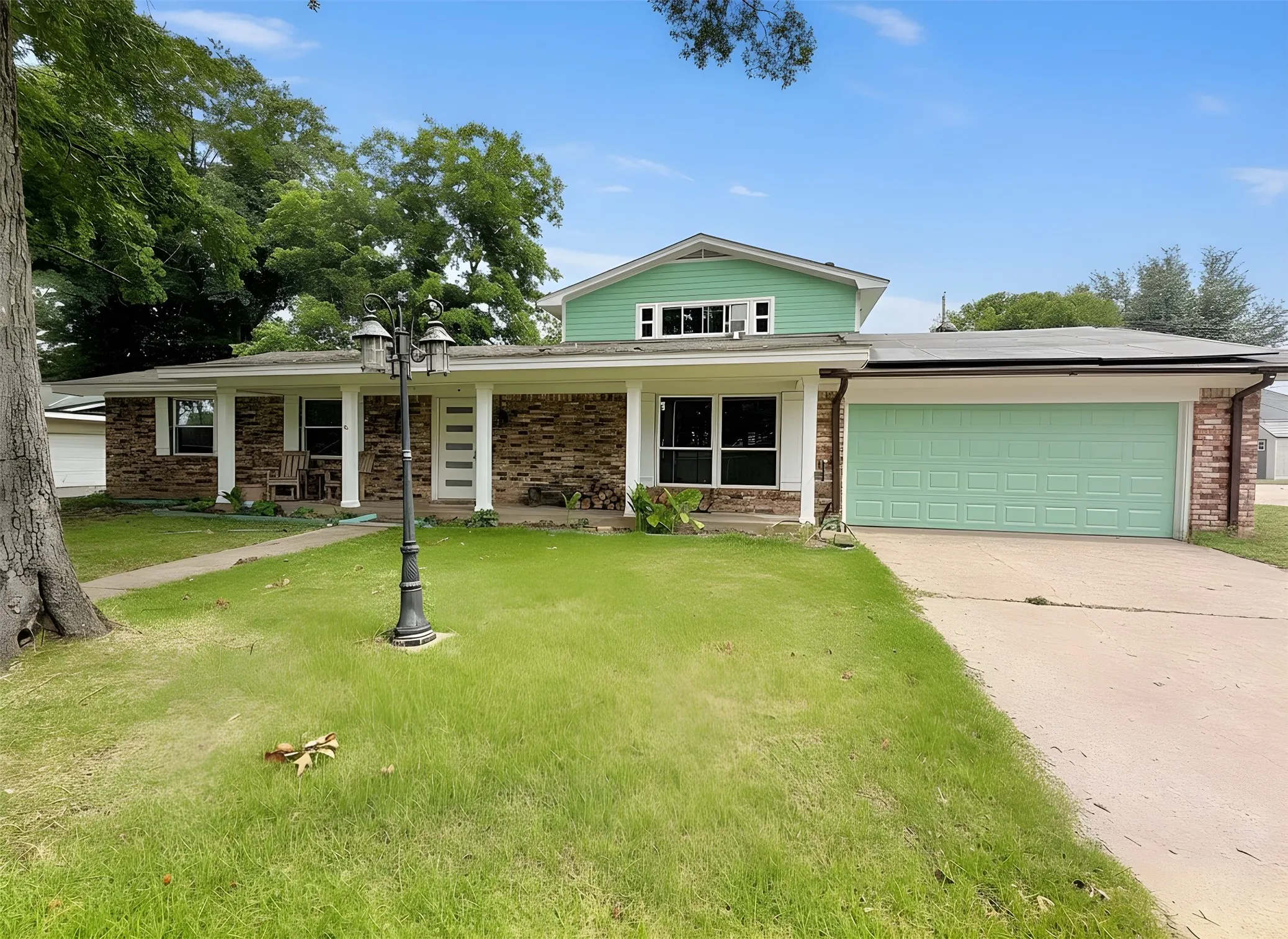 Single Family Residence For Sale in Hopkins County , 321 Merrell Drive, Sulphur Springs, Texas 75482, 5 Bedroom, 3 Bathroom, 2 Garage spaces, 3,395 Sqft, built in 1967, mls#21293384, Real Estate Agent in Sulphur Springs, Homes For Sale in Hopkins county, Homes For Sale in Sulphur Springs, Realtor in Sulphur Springs Texas, Real Estate Brokerage Independent Realty Texas, Luminita Cordes Realtor