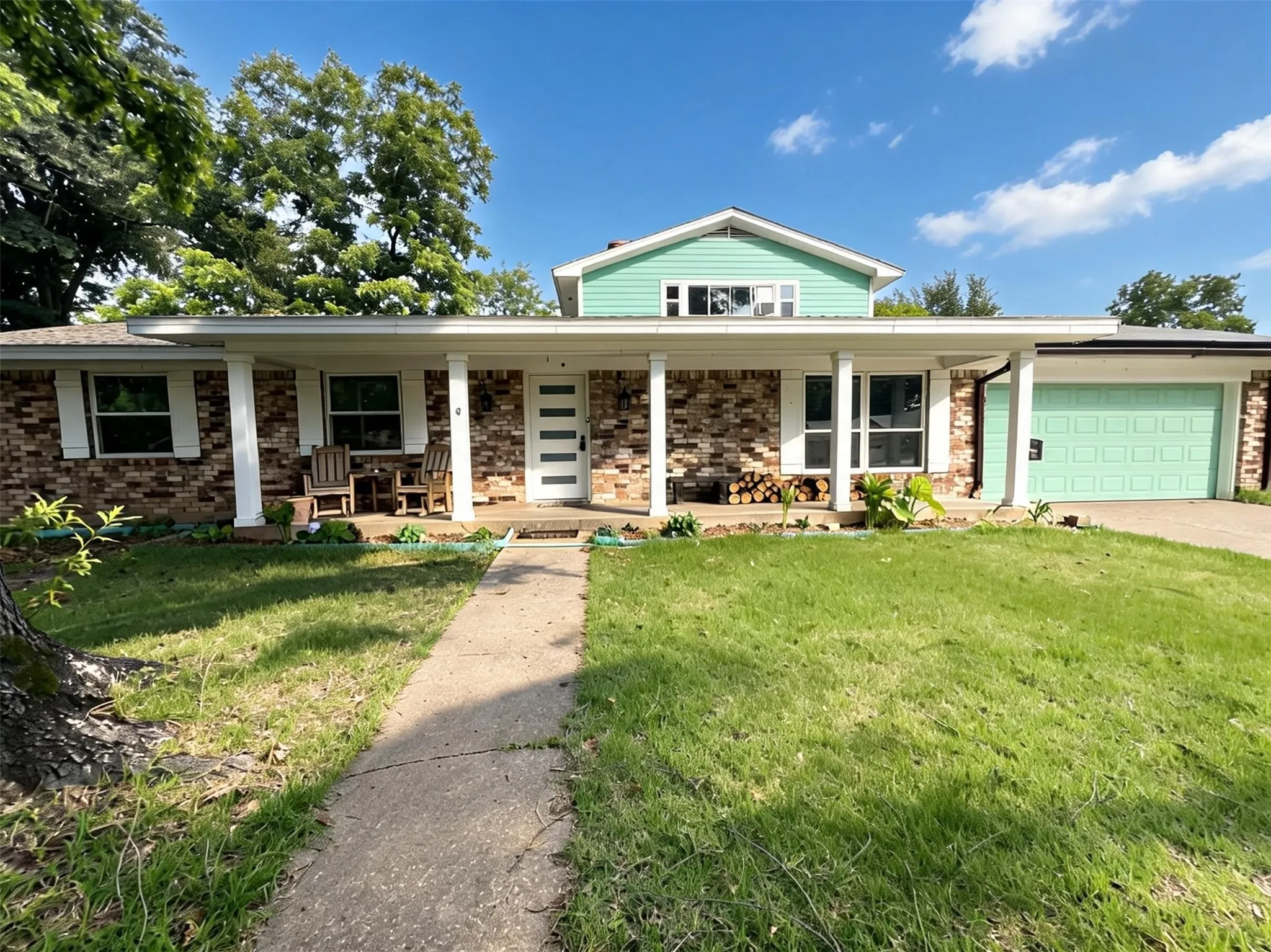 Single Family Residence For Sale in Hopkins County , 321 Merrell Drive, Sulphur Springs, Texas 75482, 5 Bedroom, 3 Bathroom, 2 Garage spaces, 3,395 Sqft, built in 1967, mls#21293384, Real Estate Agent in Sulphur Springs, Homes For Sale in Hopkins county, Homes For Sale in Sulphur Springs, Realtor in Sulphur Springs Texas, Real Estate Brokerage Independent Realty Texas, Luminita Cordes Realtor