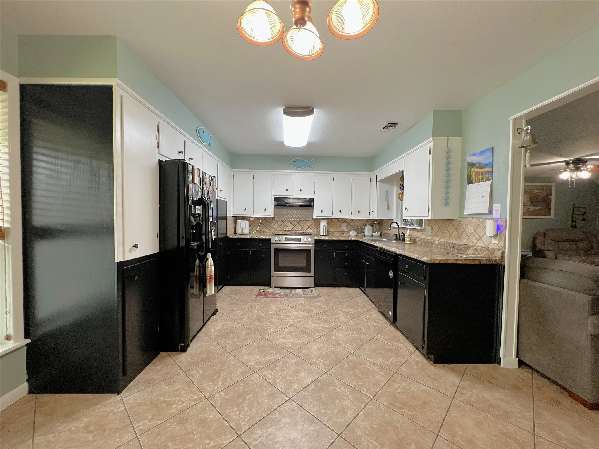 Single Family Residence For Sale in Hopkins County , 321 Merrell Drive, Sulphur Springs, Texas 75482, 5 Bedroom, 3 Bathroom, 2 Garage spaces, 3,395 Sqft, built in 1967, mls#21293384, Real Estate Agent in Sulphur Springs, Homes For Sale in Hopkins county, Homes For Sale in Sulphur Springs, Realtor in Sulphur Springs Texas, Real Estate Brokerage Independent Realty Texas, Luminita Cordes Realtor