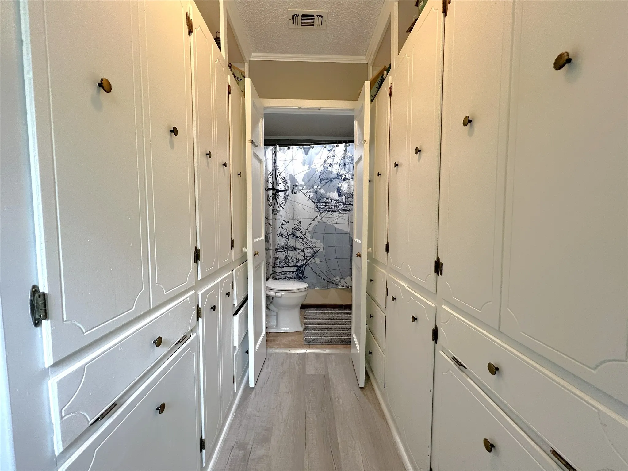 Single Family Residence For Sale in Hopkins County , 321 Merrell Drive, Sulphur Springs, Texas 75482, 5 Bedroom, 3 Bathroom, 2 Garage spaces, 3,395 Sqft, built in 1967, mls#21293384, Real Estate Agent in Sulphur Springs, Homes For Sale in Hopkins county, Homes For Sale in Sulphur Springs, Realtor in Sulphur Springs Texas, Real Estate Brokerage Independent Realty Texas, Luminita Cordes Realtor