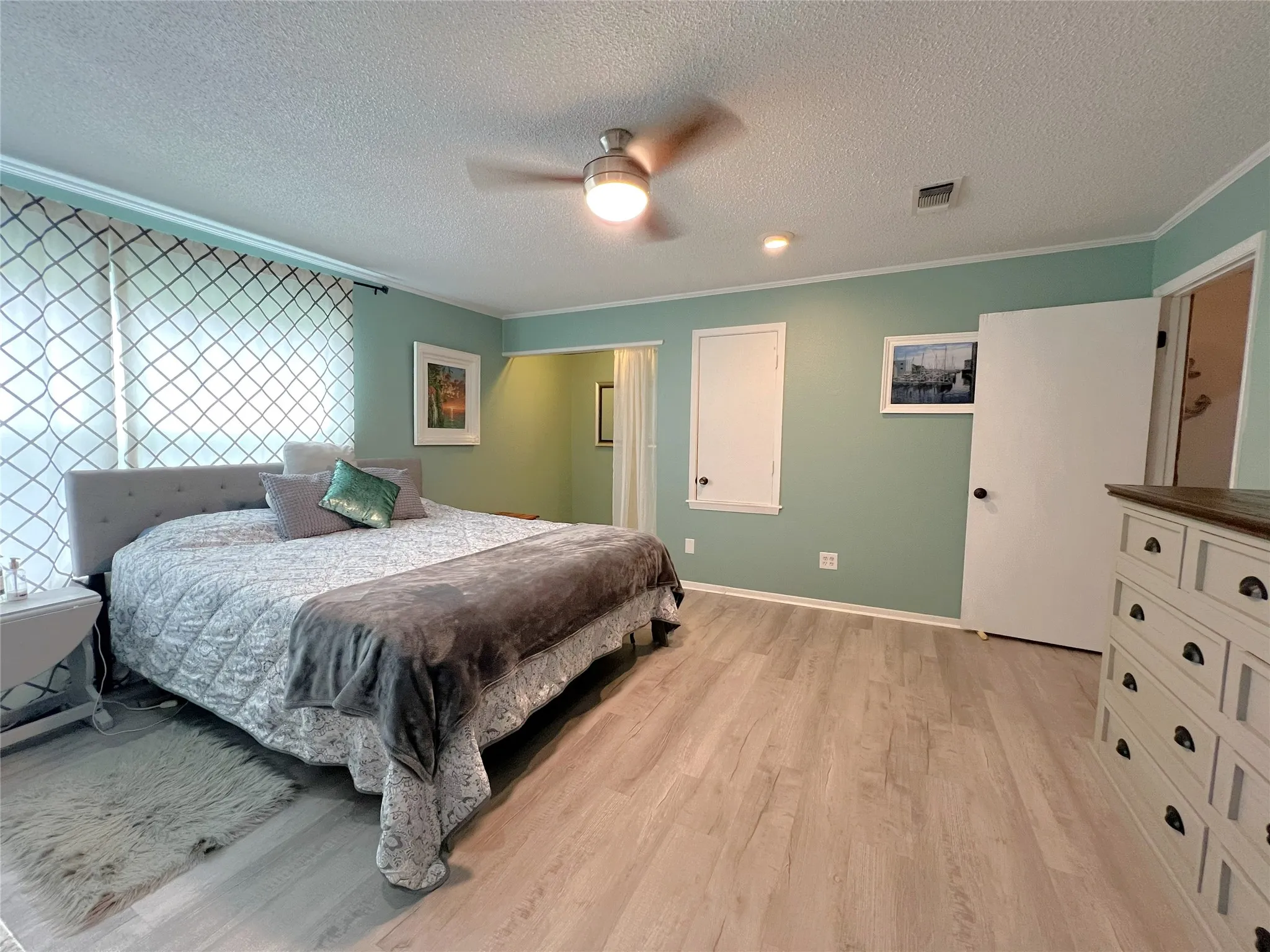 Single Family Residence For Sale in Hopkins County , 321 Merrell Drive, Sulphur Springs, Texas 75482, 5 Bedroom, 3 Bathroom, 2 Garage spaces, 3,395 Sqft, built in 1967, mls#21293384, Real Estate Agent in Sulphur Springs, Homes For Sale in Hopkins county, Homes For Sale in Sulphur Springs, Realtor in Sulphur Springs Texas, Real Estate Brokerage Independent Realty Texas, Luminita Cordes Realtor