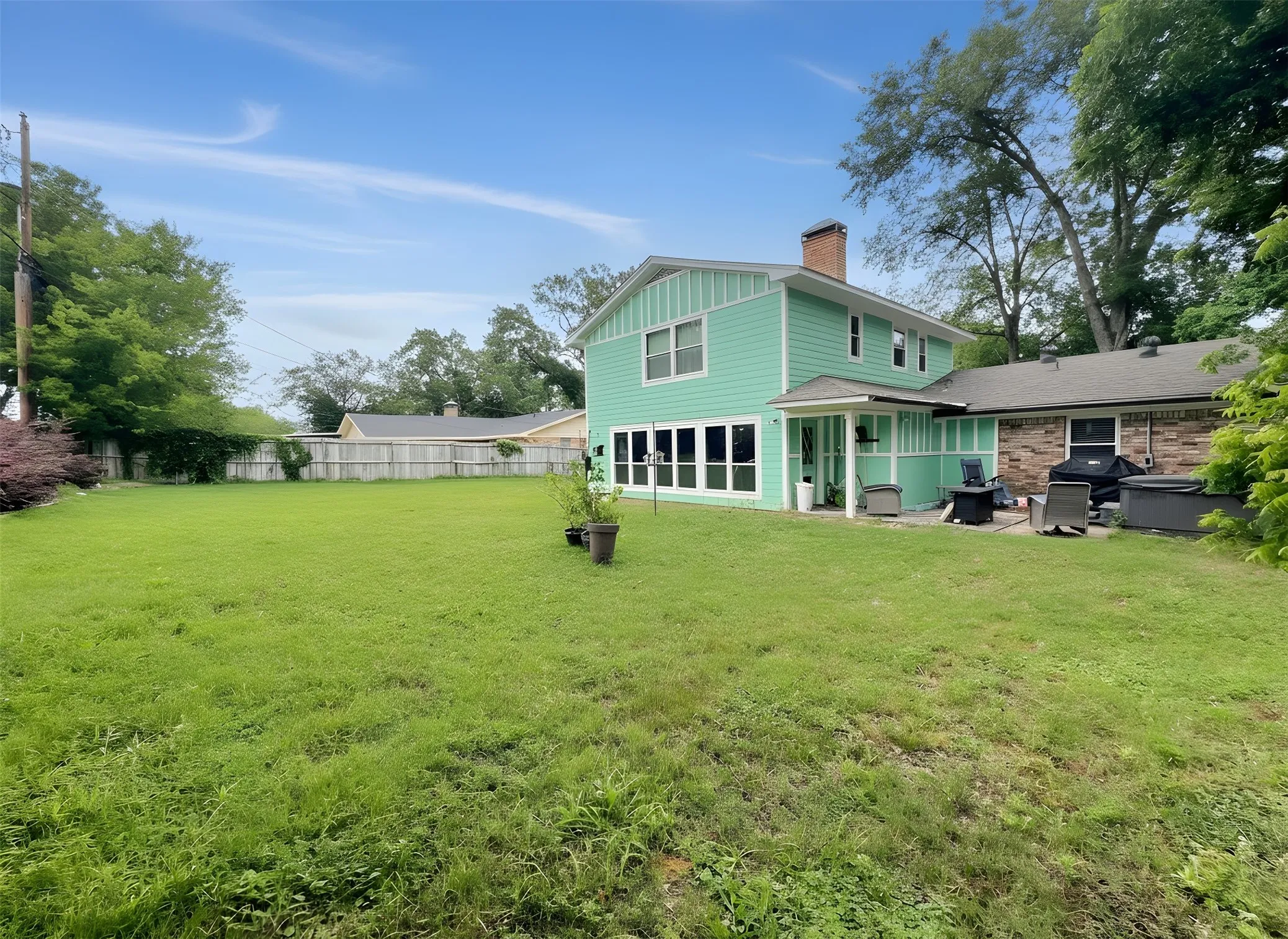 Single Family Residence For Sale in Hopkins County , 321 Merrell Drive, Sulphur Springs, Texas 75482, 5 Bedroom, 3 Bathroom, 2 Garage spaces, 3,395 Sqft, built in 1967, mls#21293384, Real Estate Agent in Sulphur Springs, Homes For Sale in Hopkins county, Homes For Sale in Sulphur Springs, Realtor in Sulphur Springs Texas, Real Estate Brokerage Independent Realty Texas, Luminita Cordes Realtor