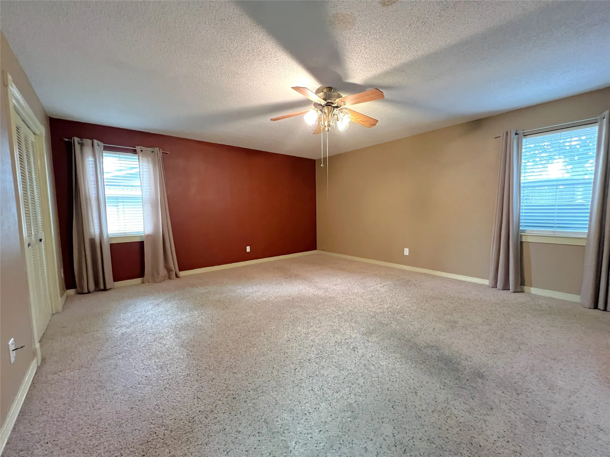 Single Family Residence For Sale in Hopkins County , 321 Merrell Drive, Sulphur Springs, Texas 75482, 5 Bedroom, 3 Bathroom, 2 Garage spaces, 3,395 Sqft, built in 1967, mls#21293384, Real Estate Agent in Sulphur Springs, Homes For Sale in Hopkins county, Homes For Sale in Sulphur Springs, Realtor in Sulphur Springs Texas, Real Estate Brokerage Independent Realty Texas, Luminita Cordes Realtor