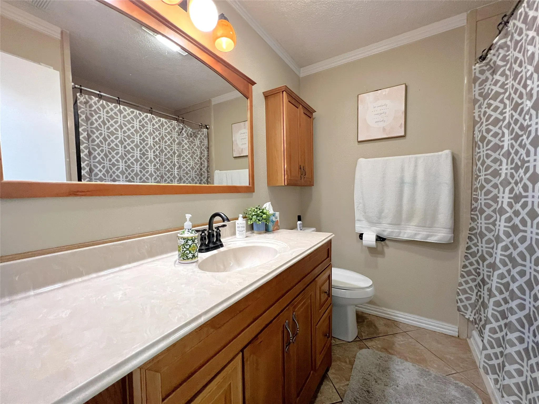 Single Family Residence For Sale in Hopkins County , 321 Merrell Drive, Sulphur Springs, Texas 75482, 5 Bedroom, 3 Bathroom, 2 Garage spaces, 3,395 Sqft, built in 1967, mls#21293384, Real Estate Agent in Sulphur Springs, Homes For Sale in Hopkins county, Homes For Sale in Sulphur Springs, Realtor in Sulphur Springs Texas, Real Estate Brokerage Independent Realty Texas, Luminita Cordes Realtor