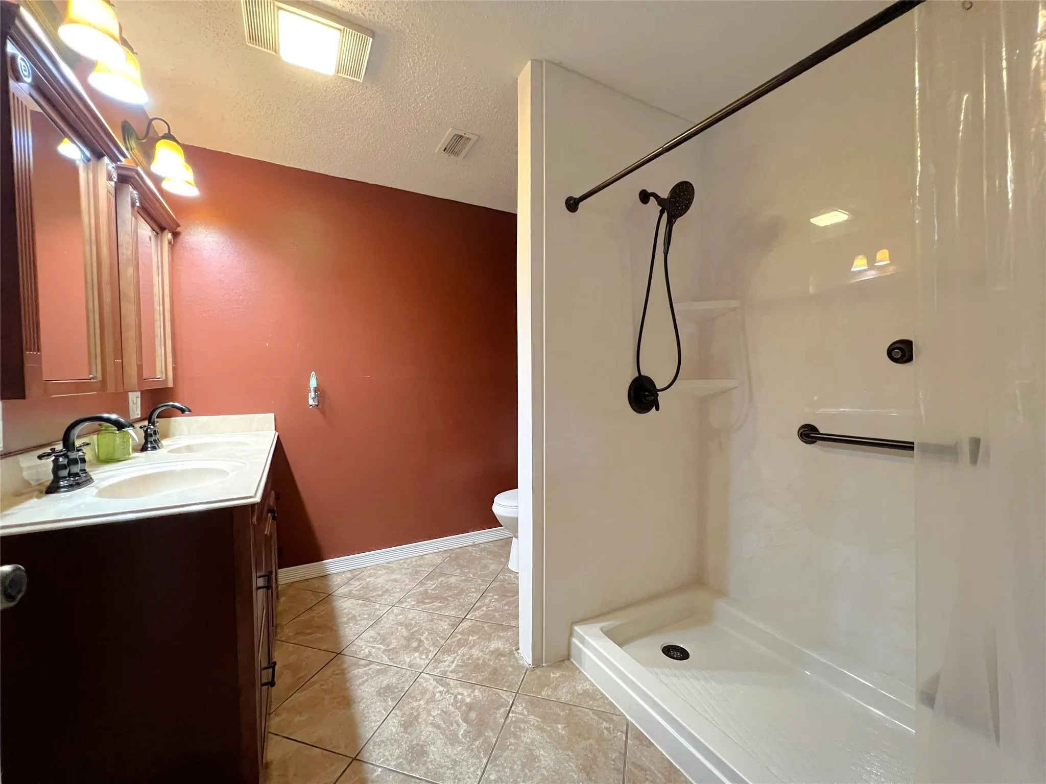Single Family Residence For Sale in Hopkins County , 321 Merrell Drive, Sulphur Springs, Texas 75482, 5 Bedroom, 3 Bathroom, 2 Garage spaces, 3,395 Sqft, built in 1967, mls#21293384, Real Estate Agent in Sulphur Springs, Homes For Sale in Hopkins county, Homes For Sale in Sulphur Springs, Realtor in Sulphur Springs Texas, Real Estate Brokerage Independent Realty Texas, Luminita Cordes Realtor