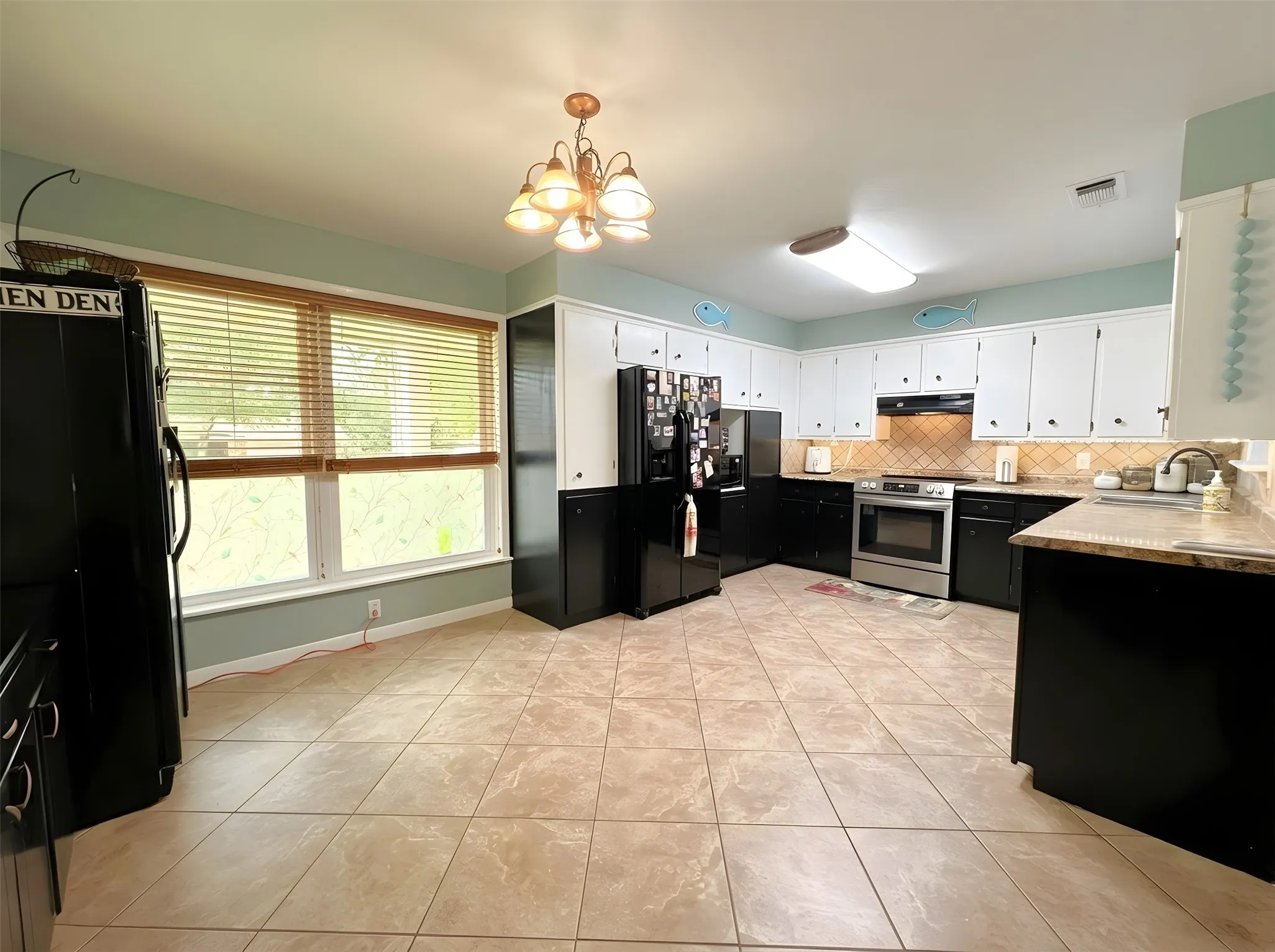 Single Family Residence For Sale in Hopkins County , 321 Merrell Drive, Sulphur Springs, Texas 75482, 5 Bedroom, 3 Bathroom, 2 Garage spaces, 3,395 Sqft, built in 1967, mls#21293384, Real Estate Agent in Sulphur Springs, Homes For Sale in Hopkins county, Homes For Sale in Sulphur Springs, Realtor in Sulphur Springs Texas, Real Estate Brokerage Independent Realty Texas, Luminita Cordes Realtor