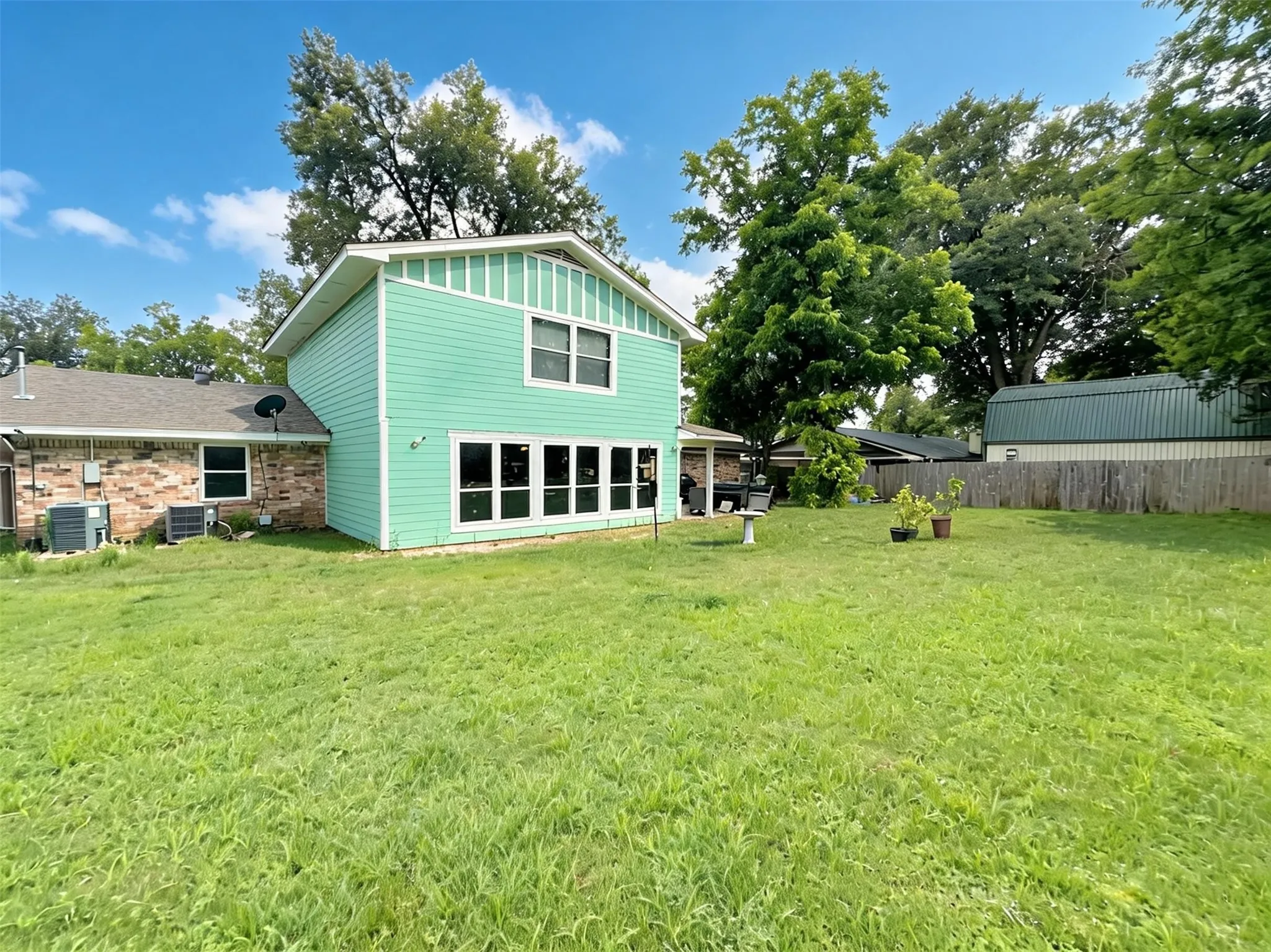 Single Family Residence For Sale in Hopkins County , 321 Merrell Drive, Sulphur Springs, Texas 75482, 5 Bedroom, 3 Bathroom, 2 Garage spaces, 3,395 Sqft, built in 1967, mls#21293384, Real Estate Agent in Sulphur Springs, Homes For Sale in Hopkins county, Homes For Sale in Sulphur Springs, Realtor in Sulphur Springs Texas, Real Estate Brokerage Independent Realty Texas, Luminita Cordes Realtor