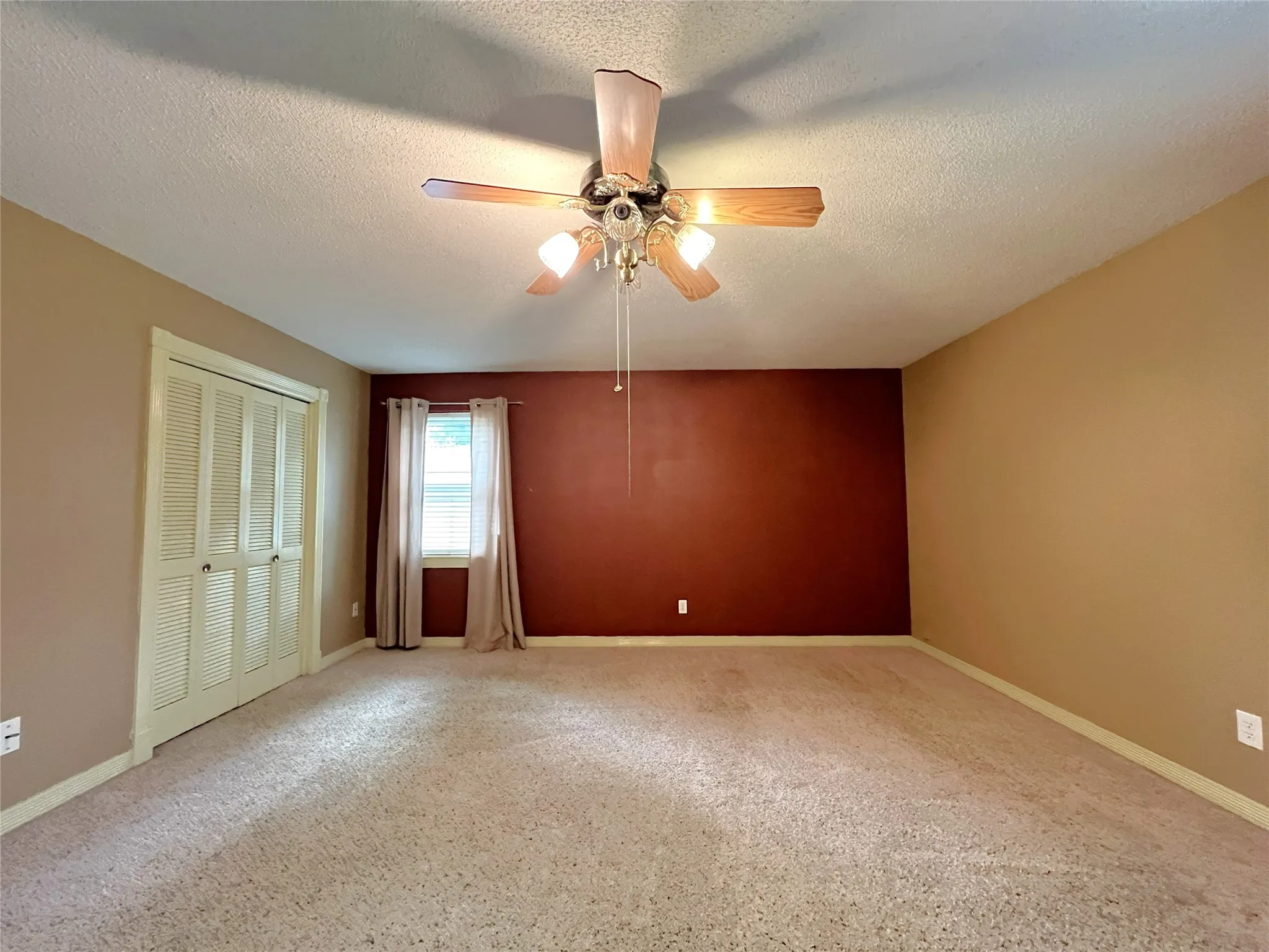 Single Family Residence For Sale in Hopkins County , 321 Merrell Drive, Sulphur Springs, Texas 75482, 5 Bedroom, 3 Bathroom, 2 Garage spaces, 3,395 Sqft, built in 1967, mls#21293384, Real Estate Agent in Sulphur Springs, Homes For Sale in Hopkins county, Homes For Sale in Sulphur Springs, Realtor in Sulphur Springs Texas, Real Estate Brokerage Independent Realty Texas, Luminita Cordes Realtor