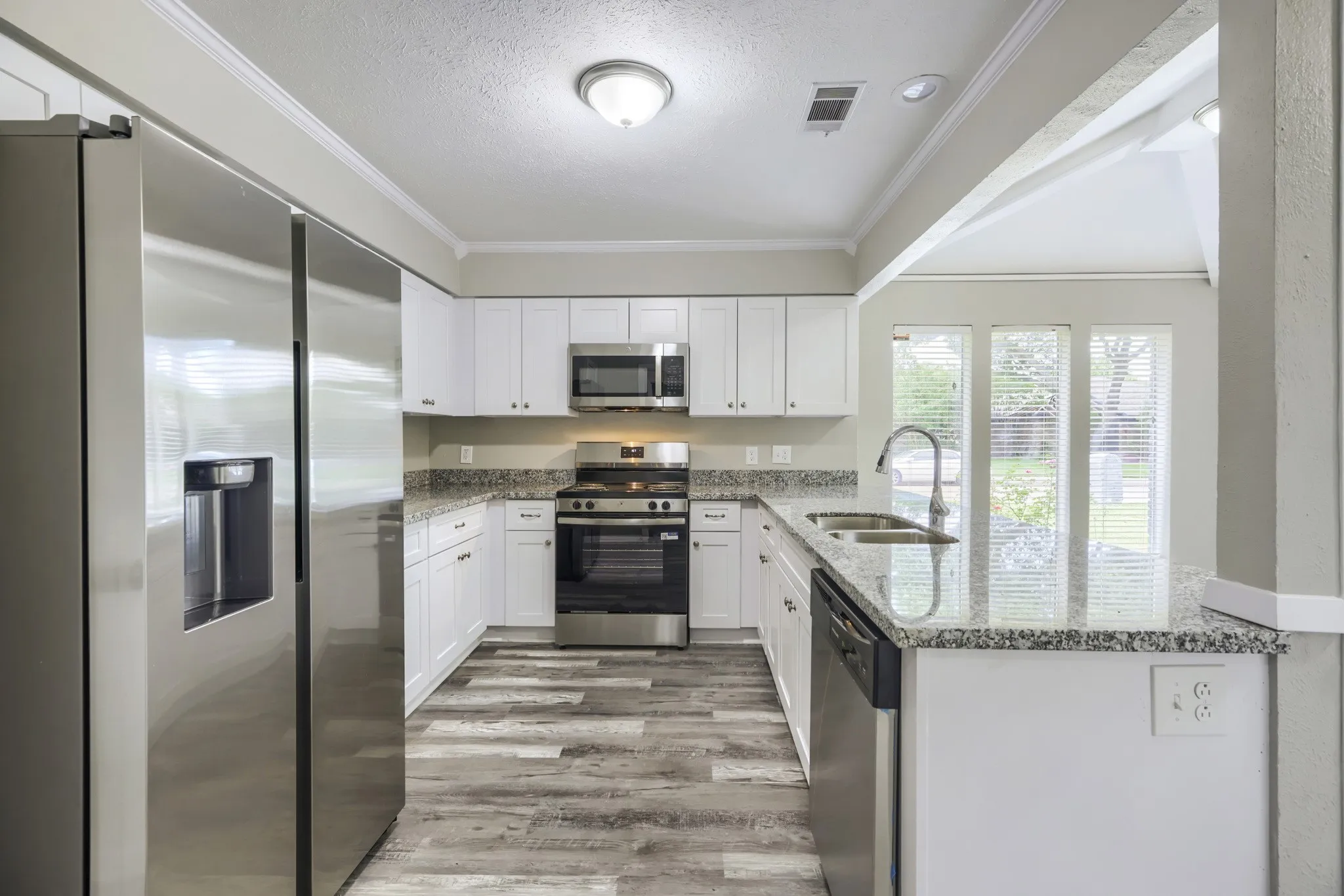 Single Family Residence For Sale in Dallas County , 6008 Spring Flower Trail, Dallas, Texas 75248, 3 Bedroom, 3 Bathroom, 2 Garage spaces, 1,971 Sqft, built in 1977, mls#21168339, Real Estate Agent in Dallas, Homes For Sale in Dallas county, Homes For Sale in Dallas, Realtor in Dallas Texas, Real Estate Brokerage Independent Realty Texas, Luminita Cordes Realtor