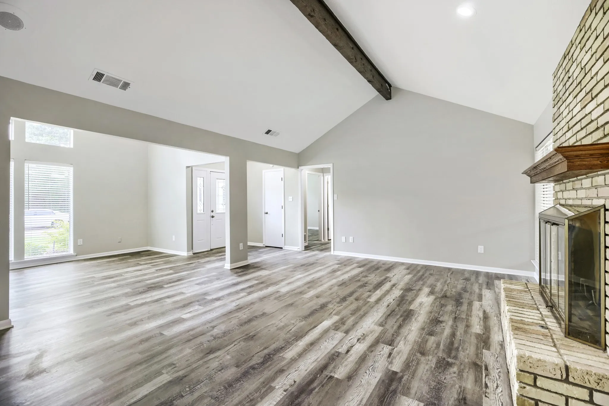 Single Family Residence For Sale in Dallas County , 6008 Spring Flower Trail, Dallas, Texas 75248, 3 Bedroom, 3 Bathroom, 2 Garage spaces, 1,971 Sqft, built in 1977, mls#21168339, Real Estate Agent in Dallas, Homes For Sale in Dallas county, Homes For Sale in Dallas, Realtor in Dallas Texas, Real Estate Brokerage Independent Realty Texas, Luminita Cordes Realtor