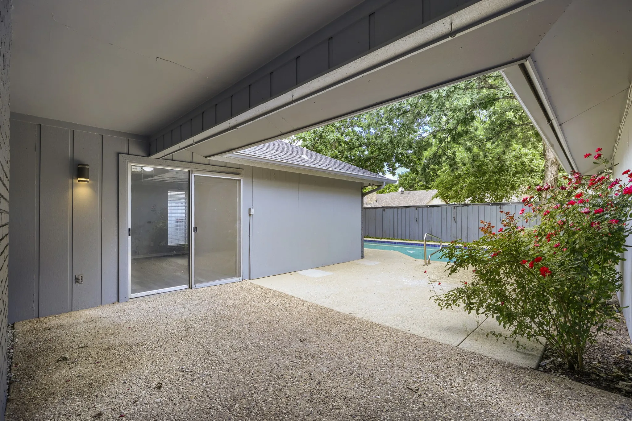 Single Family Residence For Sale in Dallas County , 6008 Spring Flower Trail, Dallas, Texas 75248, 3 Bedroom, 3 Bathroom, 2 Garage spaces, 1,971 Sqft, built in 1977, mls#21168339, Real Estate Agent in Dallas, Homes For Sale in Dallas county, Homes For Sale in Dallas, Realtor in Dallas Texas, Real Estate Brokerage Independent Realty Texas, Luminita Cordes Realtor