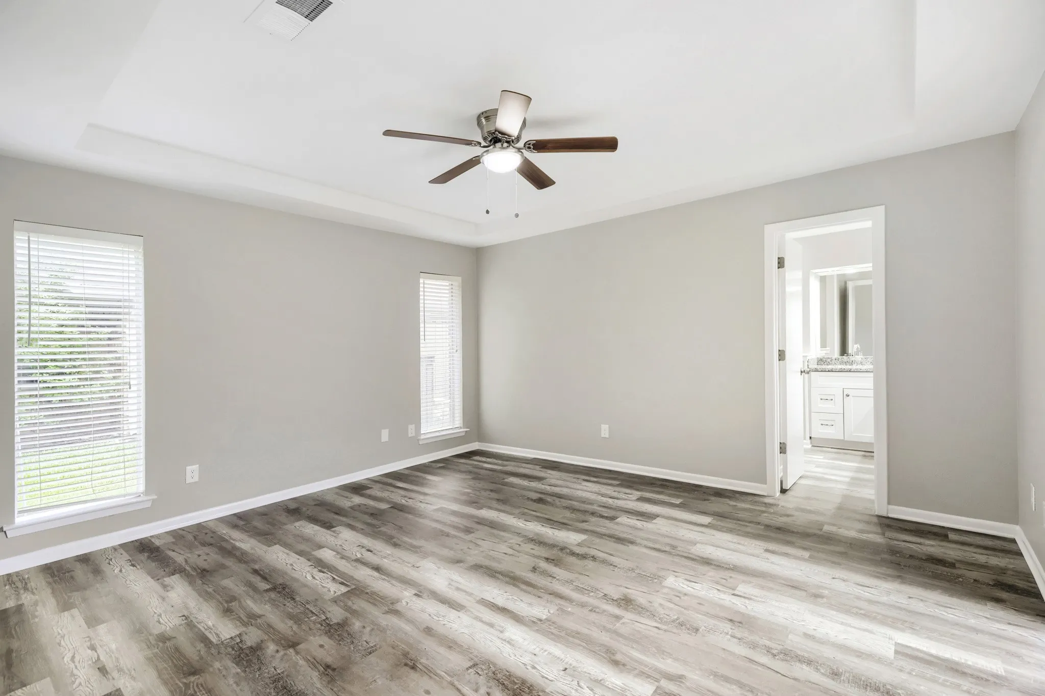 Single Family Residence For Sale in Dallas County , 6008 Spring Flower Trail, Dallas, Texas 75248, 3 Bedroom, 3 Bathroom, 2 Garage spaces, 1,971 Sqft, built in 1977, mls#21168339, Real Estate Agent in Dallas, Homes For Sale in Dallas county, Homes For Sale in Dallas, Realtor in Dallas Texas, Real Estate Brokerage Independent Realty Texas, Luminita Cordes Realtor