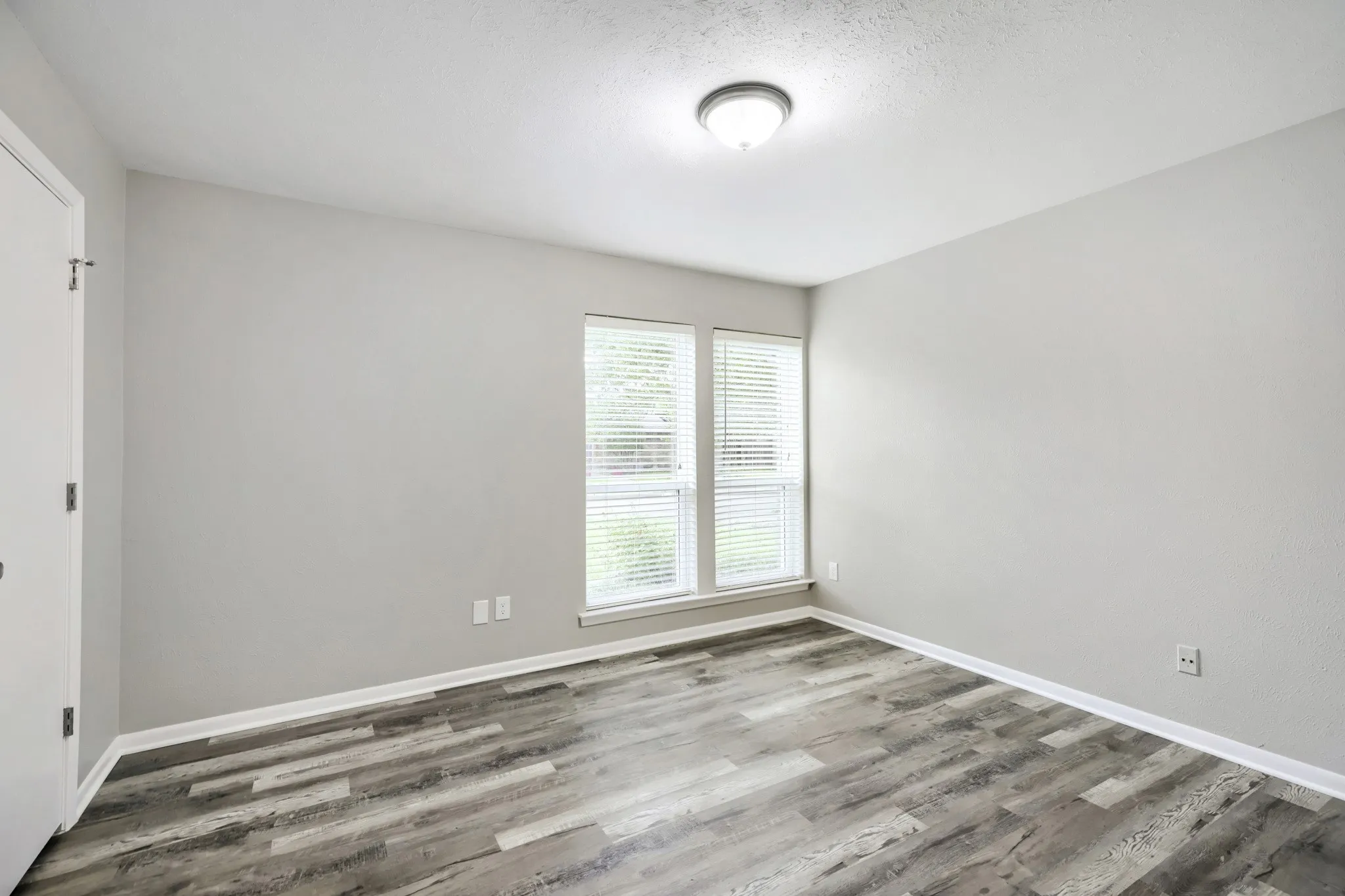Single Family Residence For Sale in Dallas County , 6008 Spring Flower Trail, Dallas, Texas 75248, 3 Bedroom, 3 Bathroom, 2 Garage spaces, 1,971 Sqft, built in 1977, mls#21168339, Real Estate Agent in Dallas, Homes For Sale in Dallas county, Homes For Sale in Dallas, Realtor in Dallas Texas, Real Estate Brokerage Independent Realty Texas, Luminita Cordes Realtor
