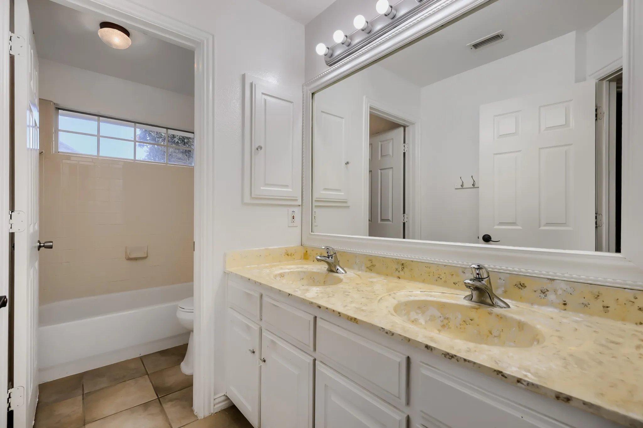 Single Family Residence For Sale in Collin County , 419 Misty Meadow Drive, Allen, Texas 75013, 4 Bedroom, 3 Bathroom, 2 Garage spaces, 3,238 Sqft, built in 2000, mls#21290854, Real Estate Agent in Allen, Homes For Sale in Collin county, Homes For Sale in Allen, Realtor in Allen Texas, Real Estate Brokerage Independent Realty Texas, Luminita Cordes Realtor