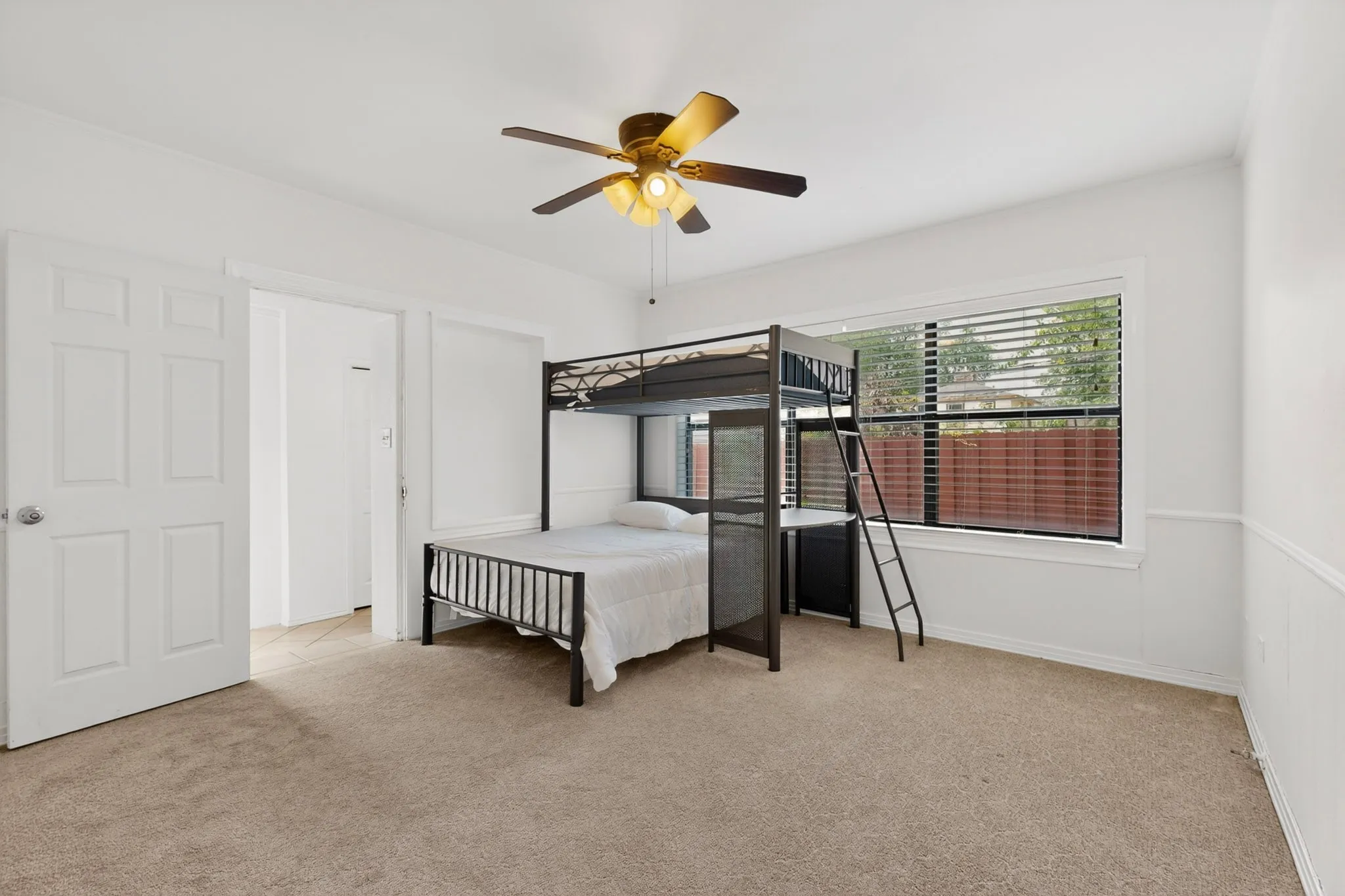 Single Family Residence For Sale in Smith County , 926 S Kennedy Avenue, Tyler, Texas 75701, 3 Bedroom, 2 Bathroom, 1 Garage spaces, 1,359 Sqft, built in 1936, mls#21292554, Real Estate Agent in Tyler, Homes For Sale in Smith county, Homes For Sale in Tyler, Realtor in Tyler Texas, Real Estate Brokerage Independent Realty Texas, Luminita Cordes Realtor
