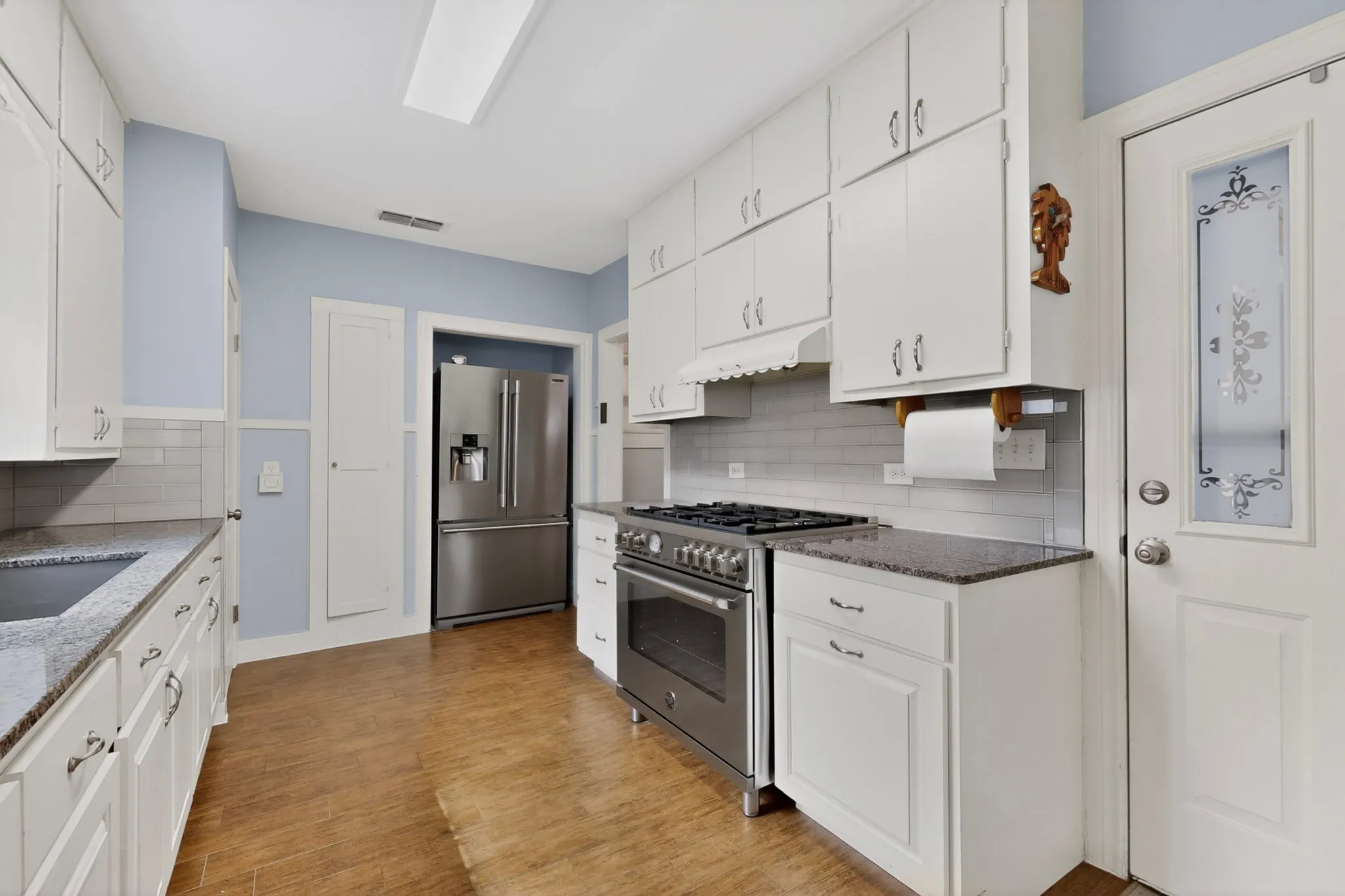 Single Family Residence For Sale in Smith County , 926 S Kennedy Avenue, Tyler, Texas 75701, 3 Bedroom, 2 Bathroom, 1 Garage spaces, 1,359 Sqft, built in 1936, mls#21292554, Real Estate Agent in Tyler, Homes For Sale in Smith county, Homes For Sale in Tyler, Realtor in Tyler Texas, Real Estate Brokerage Independent Realty Texas, Luminita Cordes Realtor