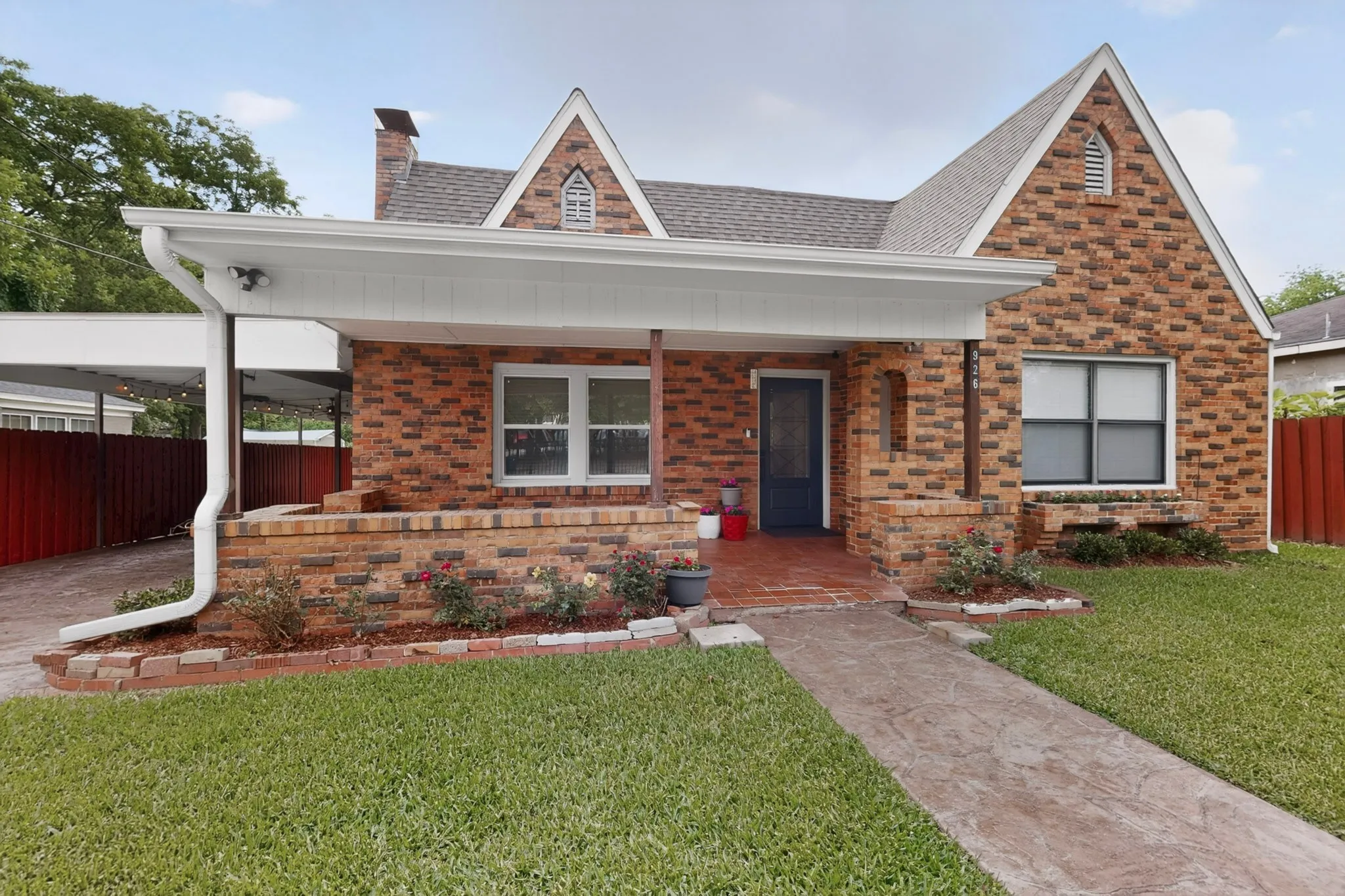 Single Family Residence For Sale in Smith County , 926 S Kennedy Avenue, Tyler, Texas 75701, 3 Bedroom, 2 Bathroom, 1 Garage spaces, 1,359 Sqft, built in 1936, mls#21292554, Real Estate Agent in Tyler, Homes For Sale in Smith county, Homes For Sale in Tyler, Realtor in Tyler Texas, Real Estate Brokerage Independent Realty Texas, Luminita Cordes Realtor